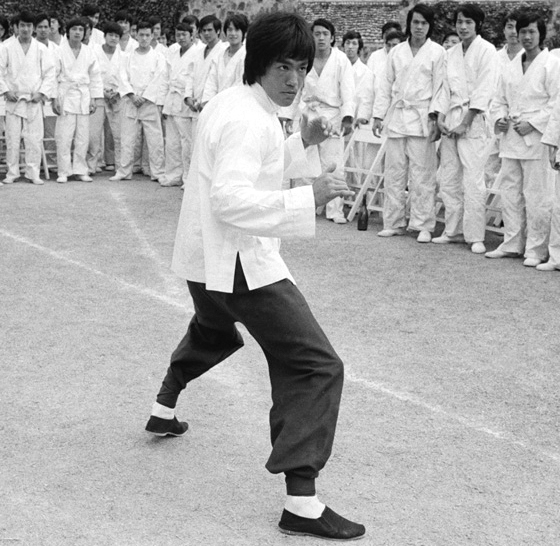 137 On Guard — Bruce Lee