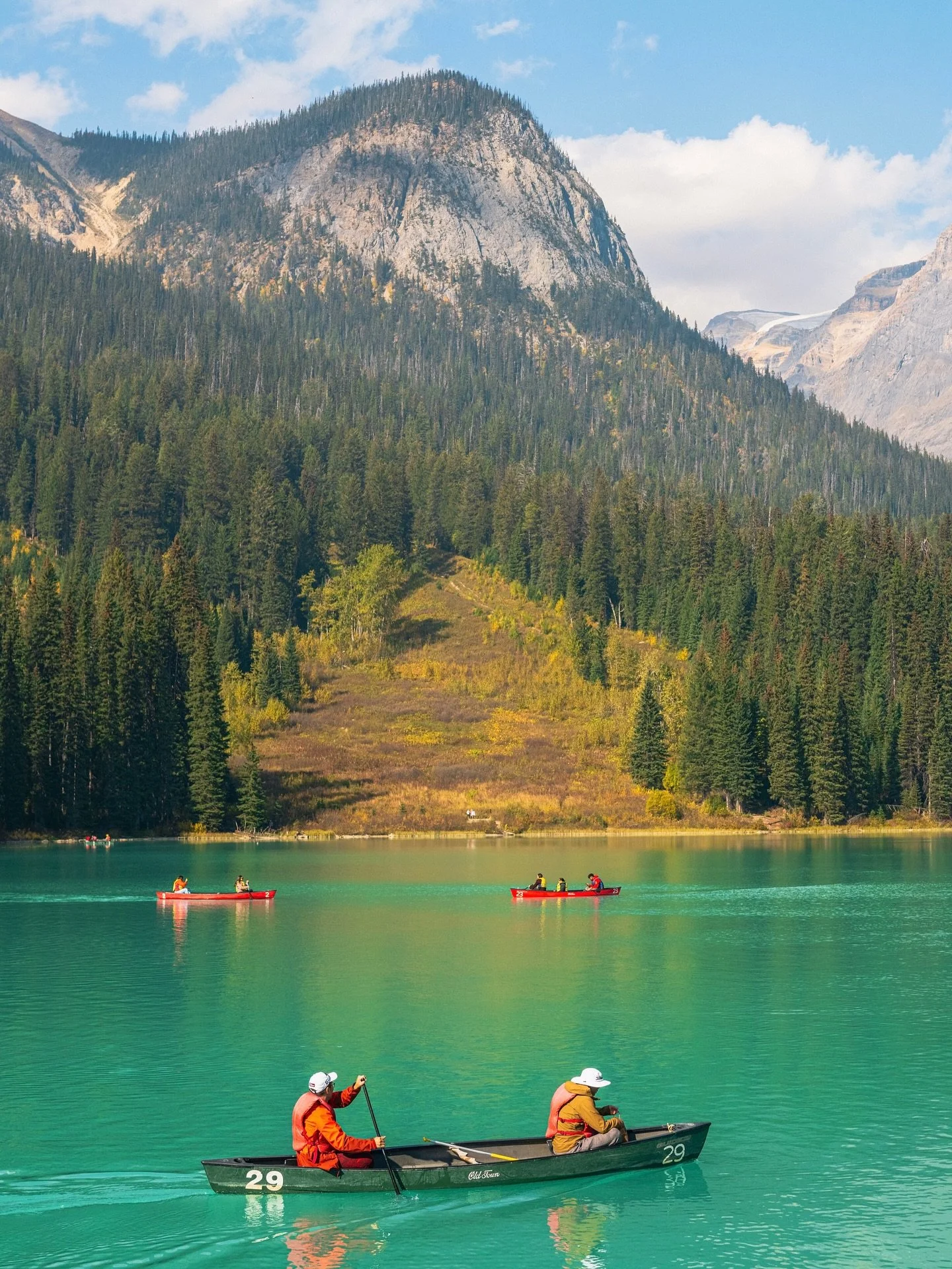 Somewhere in Yoho 📍

#yoho #yohonationalpark #emeraldlake #banff