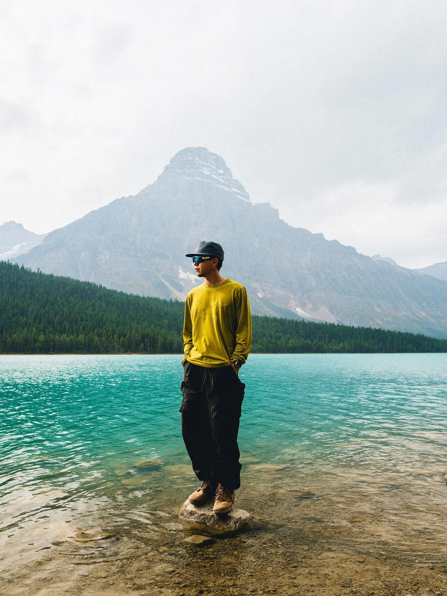 Glacier Blue Waters ⛰️

#banff #banffnationalpark #bowlake