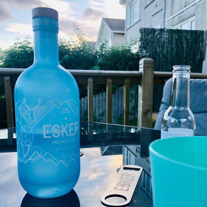 Inside look at the distillers-choice from the weekend! Original Esker Gin and @waltergregorstonic  served over ice. #EskerGin #ScottishGin #ginandtonic #summer2021 #gin #EskerGin #EskerDistillery #distillerchoice