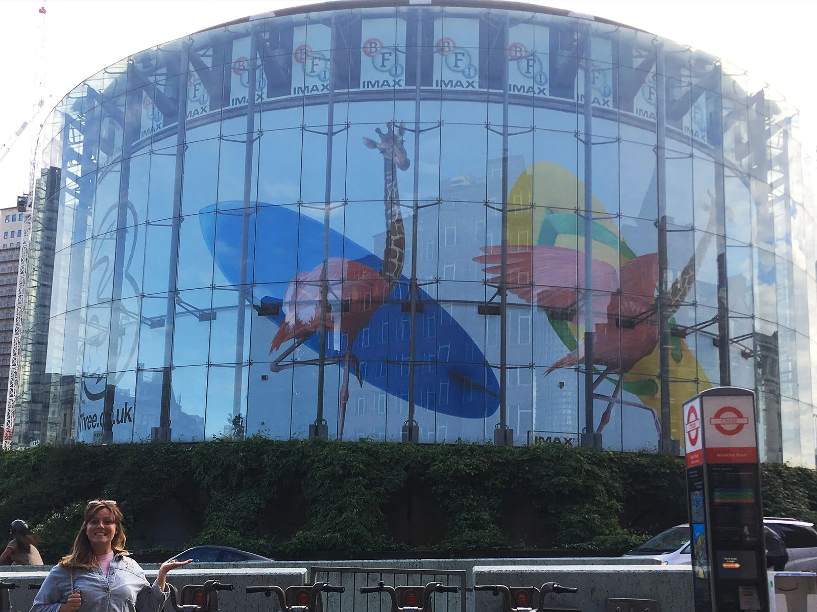It's only the bloomin' imax! And the worlds biggest Three logo (possibly). 
