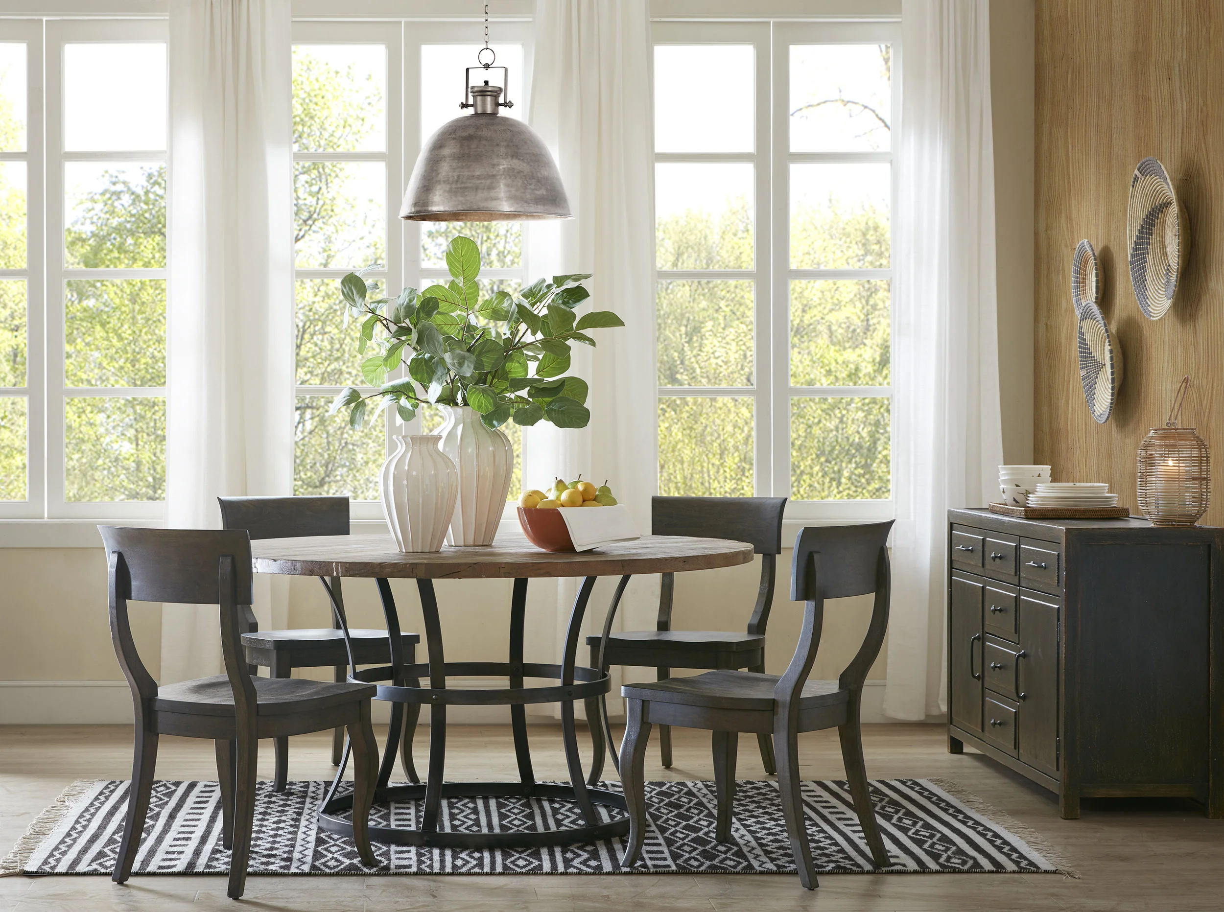 luca table dinning room.jpg