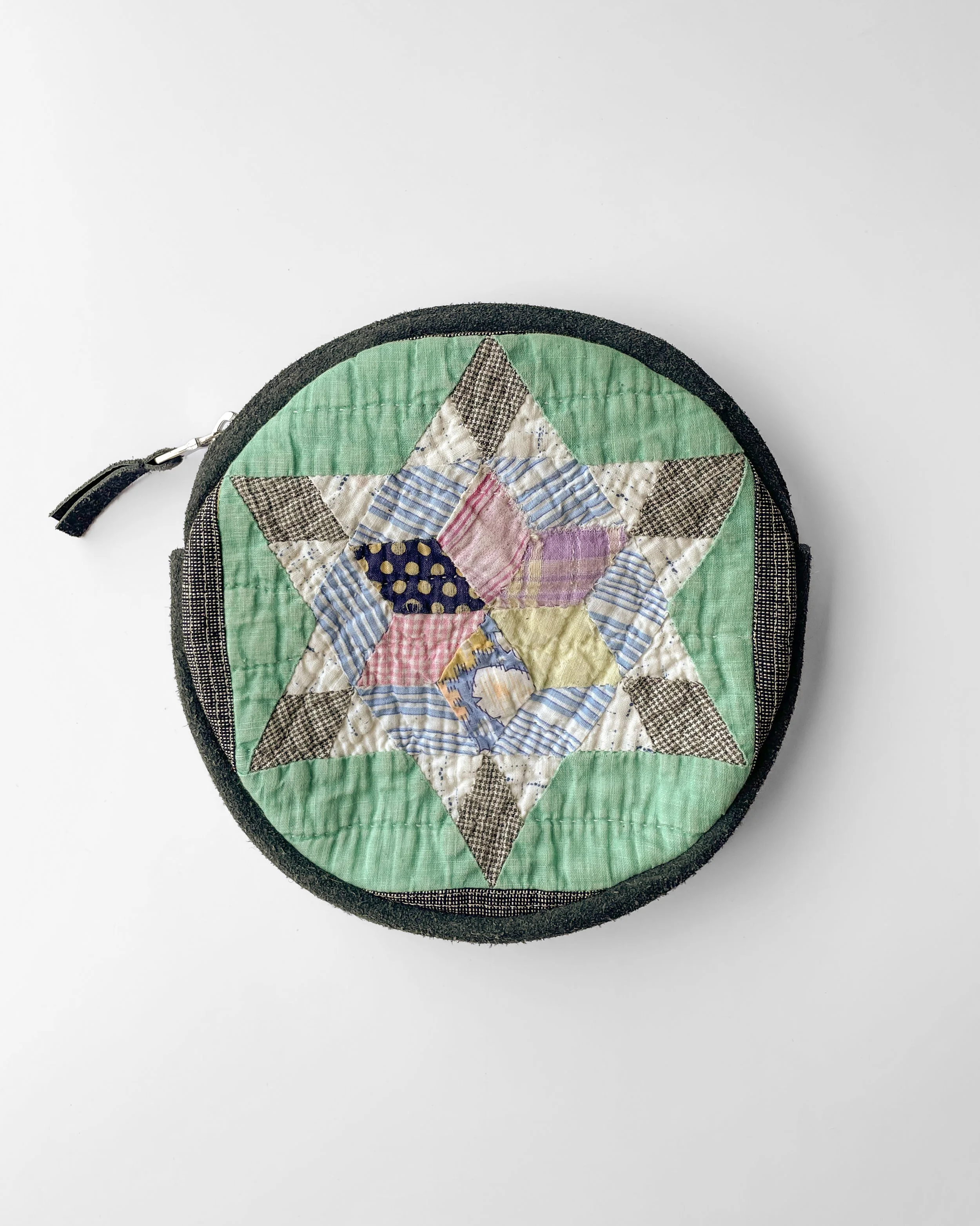 Vintage Quilt Radius Bag_010_0162 A.jpg