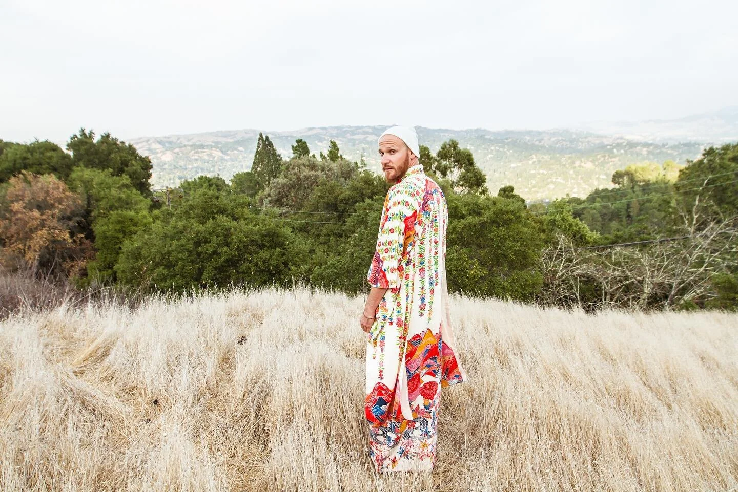 &ldquo;We're all just walking each other home.&rdquo;
Ram Das
#ramdasquotes #walkingeachotherhome #musicislife #photography #portraitphotography