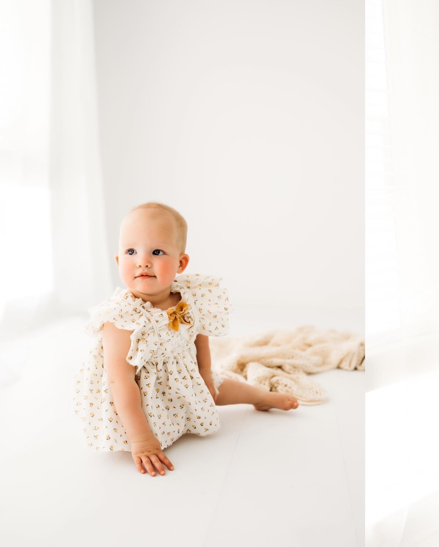 This little darling just turned ONE! 

Outfits for both baby and mama are from the studio client closet.❤️

#nashvillebaby #nashvillemom #nashvillebabyphotographer #nashvillemilestonephotographer #milestonesession #nashvilletn #nashvillephotographyst