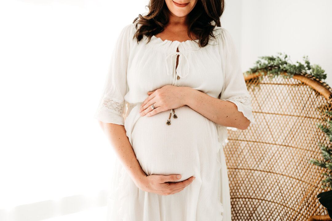 Simple and sweet and wrapped in the best light! ​​​​​​​​
​​​​​​​​
​​​​​​​​
 #nashvillematernityphotographer #nashvillematernityphotography #nashvillemom #nashvillefamily #nashvillematernity #lookslikefilm #feelingmotherhood #motherhoodphotographer #c