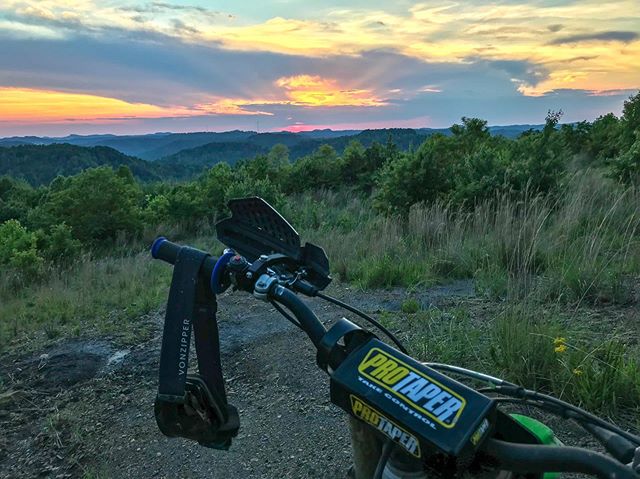 If only every day was a Saturday. *
*
#RideMoonshine #exploreAppalachia #exploreSEKY #explorekentucky #moto #enduro #offroad #wlfenduro #upshift_online #readmeta #flyingmachinefactory #dirtbikesarecool #braap #foxbrigade #foxmoto #vonzipper #freewheelersRC #ratedgnar #dirtbike #kawasaki #kx250f #motoeveryday
