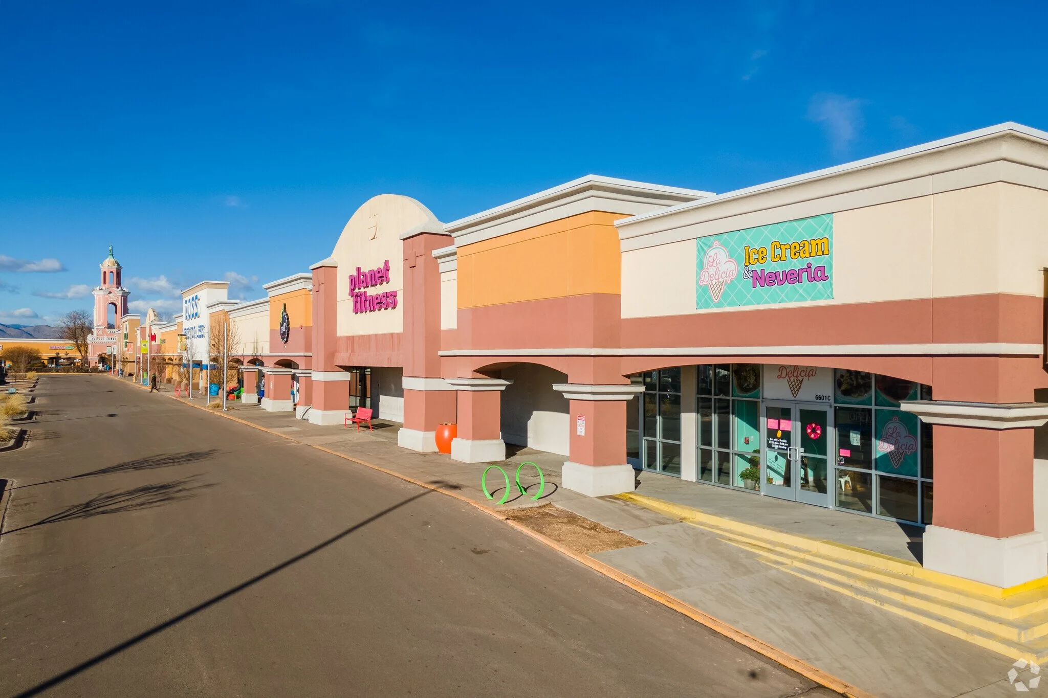 GALLERY — LAMAR STATION PLAZA