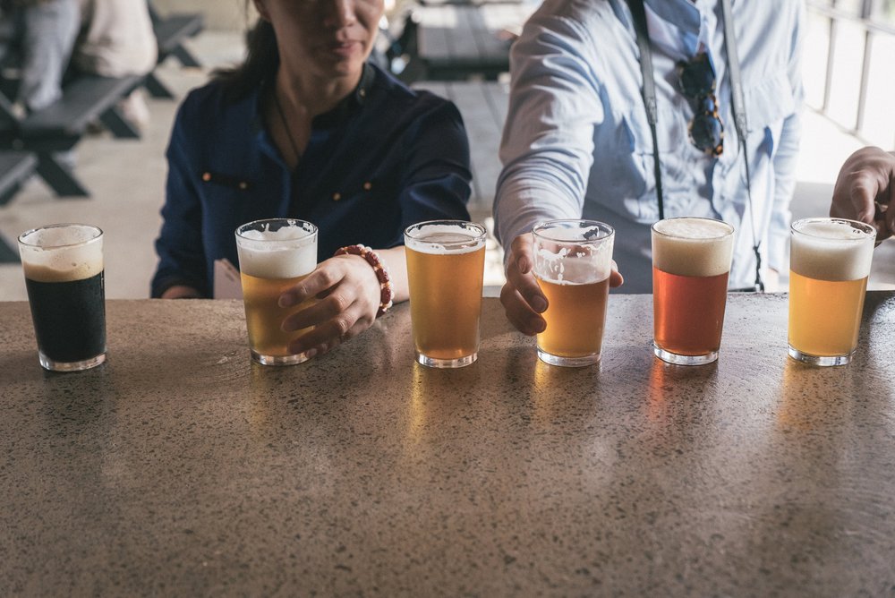 イベント会場で提供されるマグパイのビール