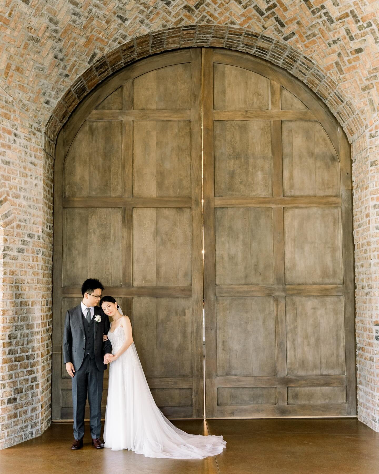 Kelly and Edwin&rsquo;s wedding was pure magic, filled with love, laughter, and timeless elegance! Capturing moments like these is what makes my work so special. If you&rsquo;re planning your dream wedding for 2025, don&rsquo;t wait&mdash;my calendar