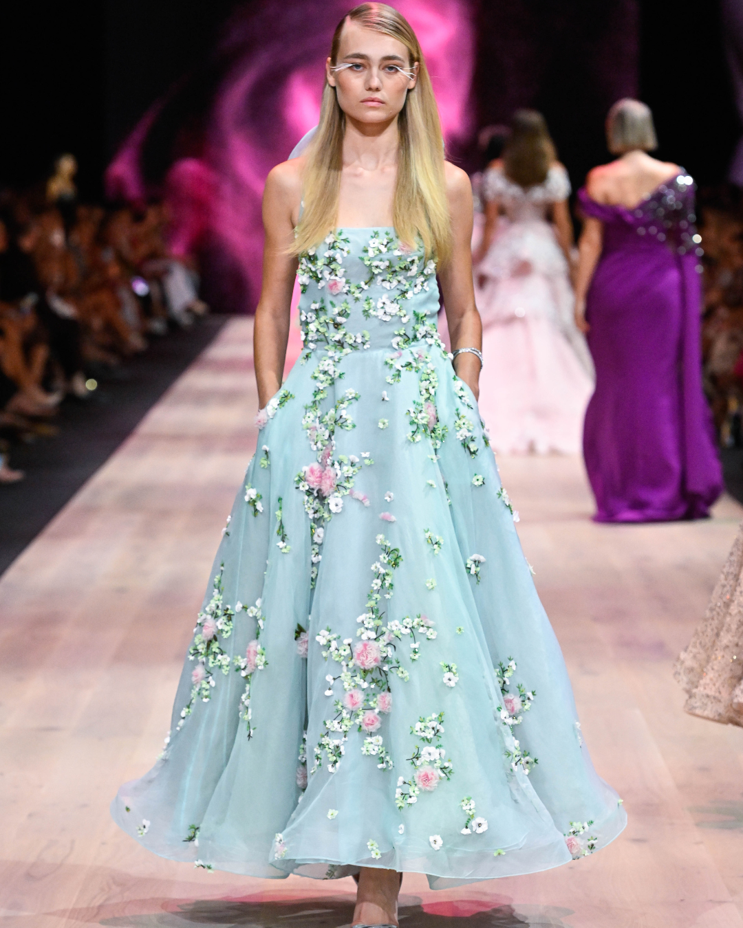 GLAM UP RUNWAY 
