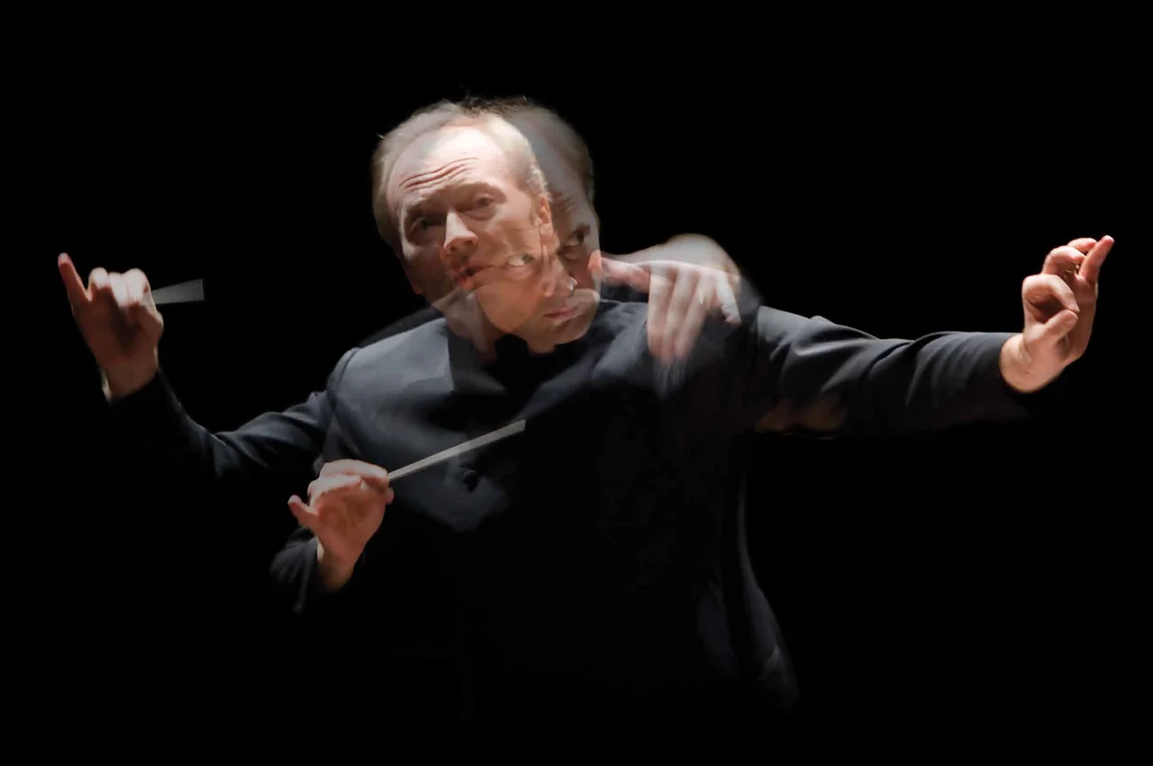 6_HTPresents_Conductor.jpg