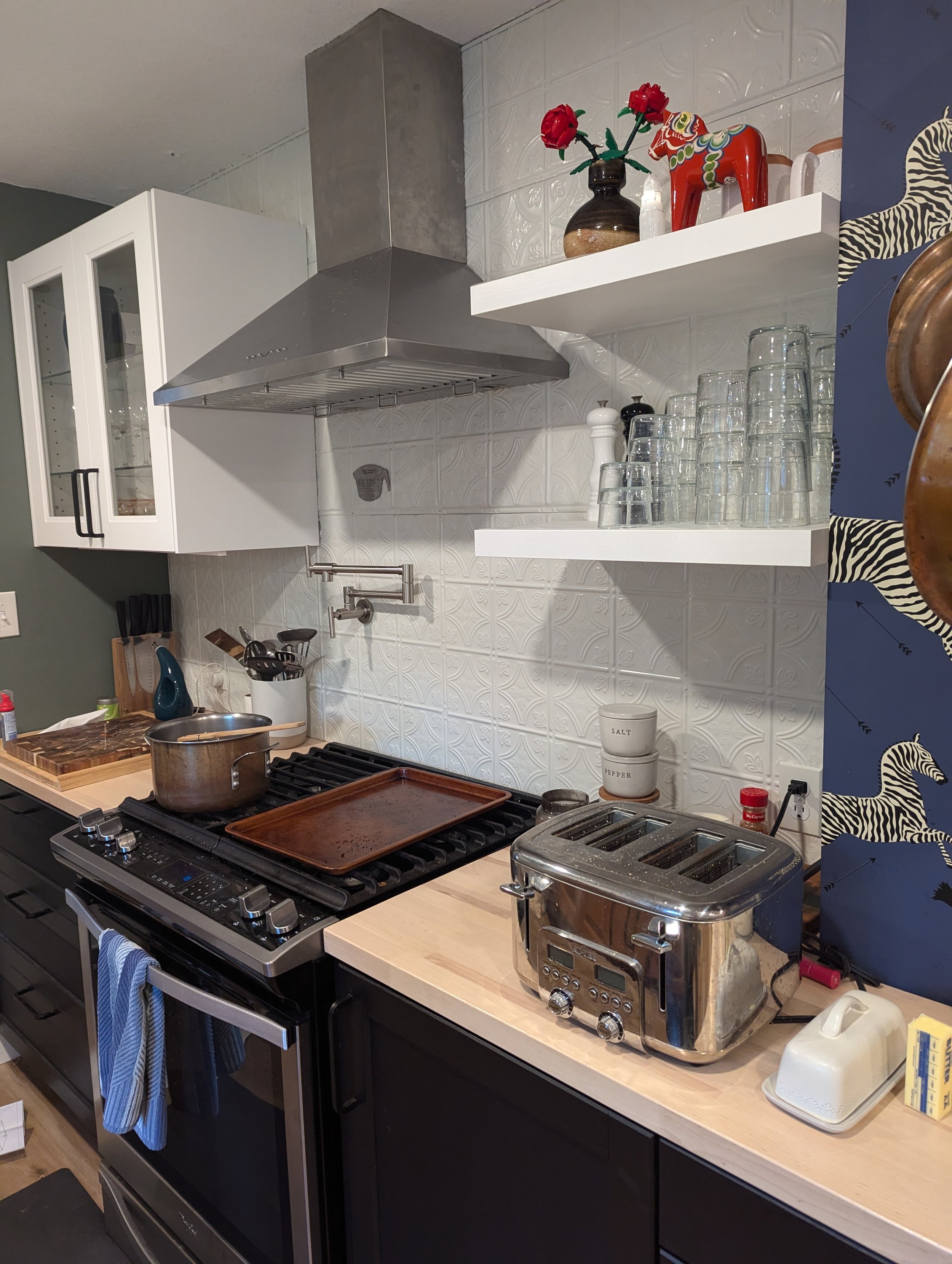 KitchenOpenshelves.jpg