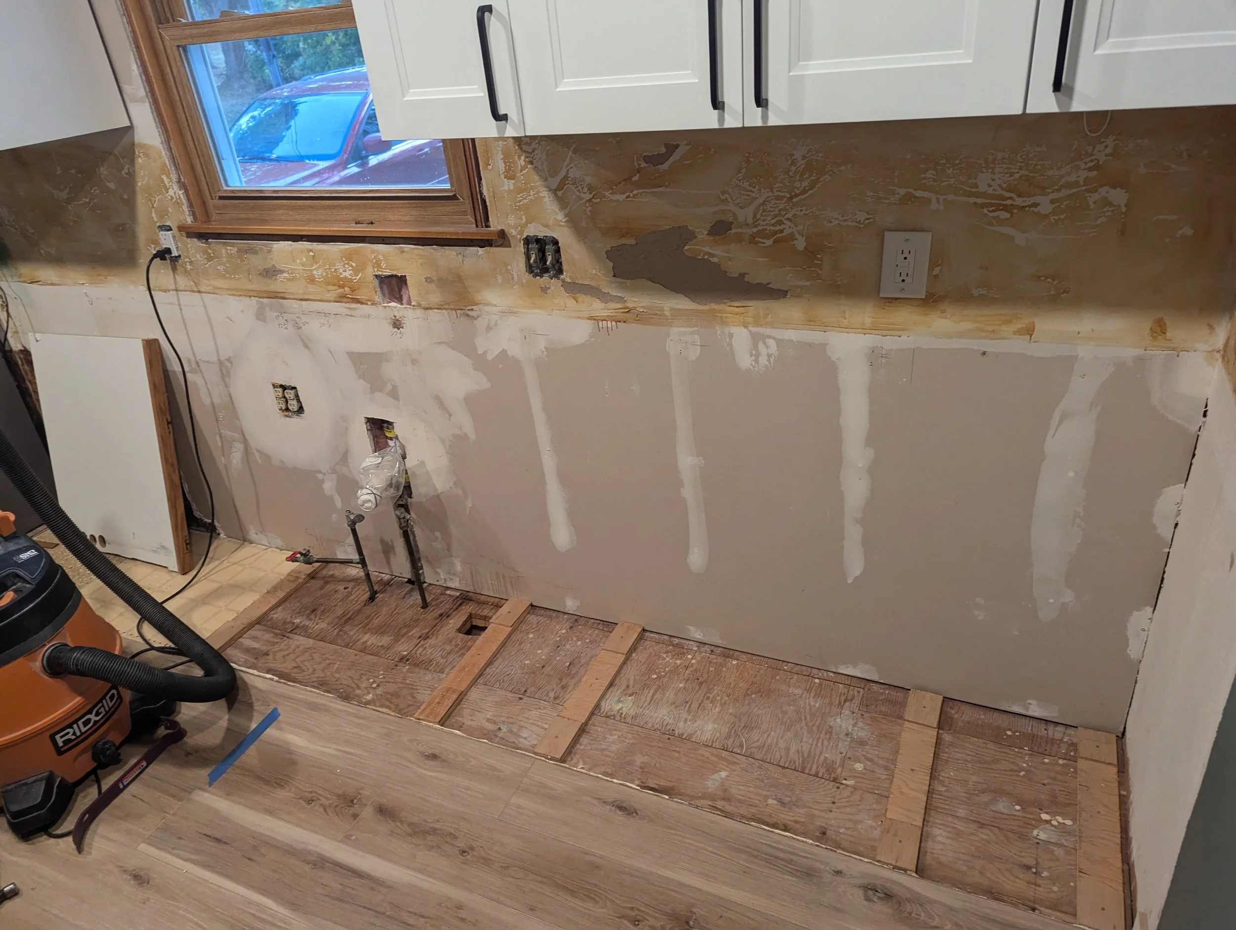Teardown Old kitchen.jpg