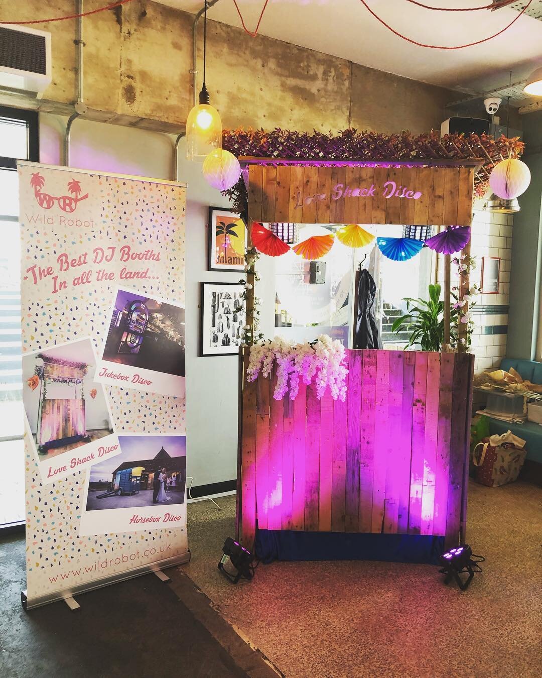 Come see us @bambalanbristol  today for the @duchessweddings  Holy Moly Matrimony - Alternative wedding fair 🙌 
There&rsquo;s some amazing indie suppliers here today 👏👏 #loveshackdisco
#jukeboxdisco
#horseboxdisco 
#weddings 
#weddingdj 
#alternat