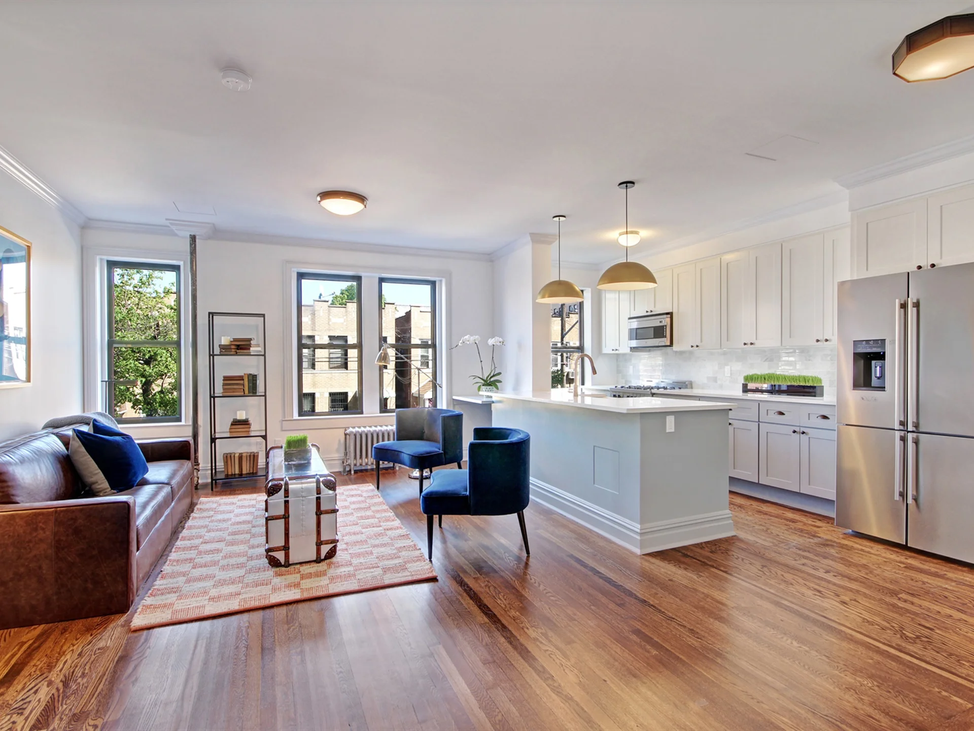 R2_BG_1920x1440_maininterior1.jpg