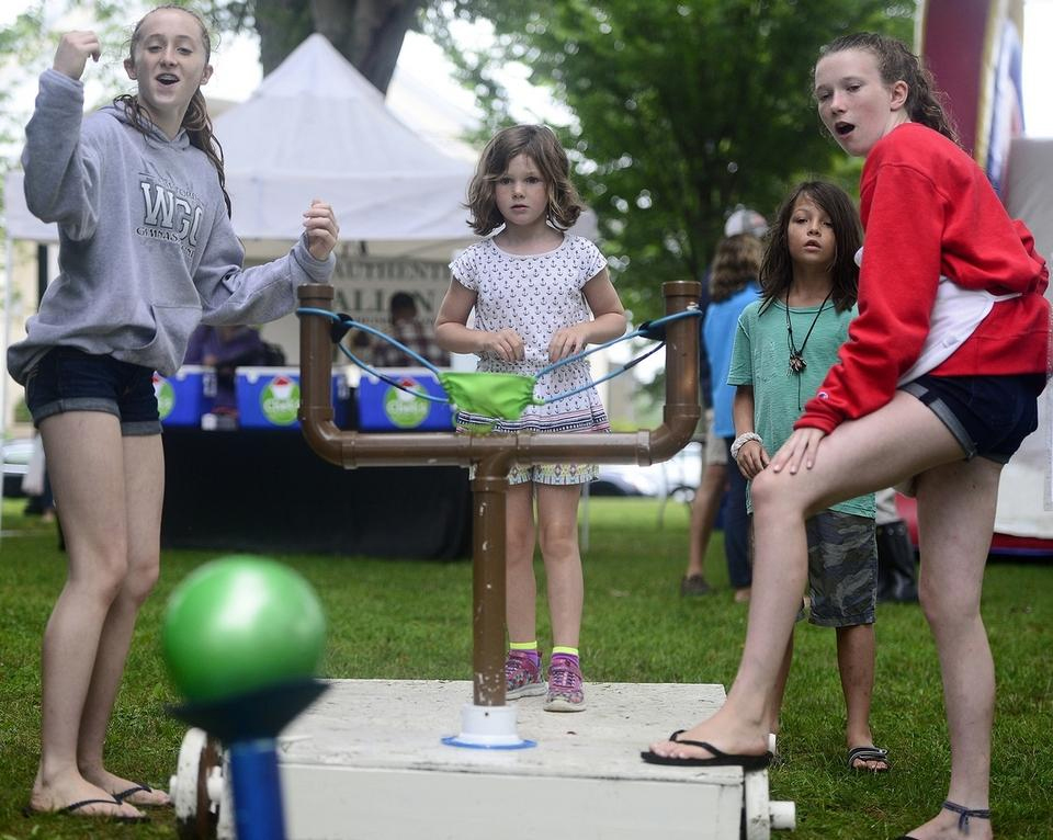 COMO Junior Leaders volunteer at 2017 Village Fair