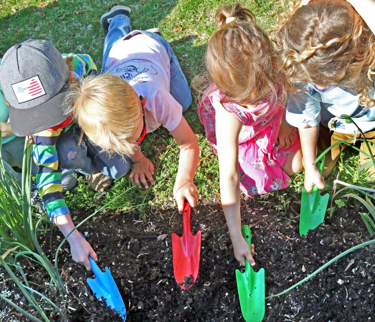 Gardening with the COMO Kids