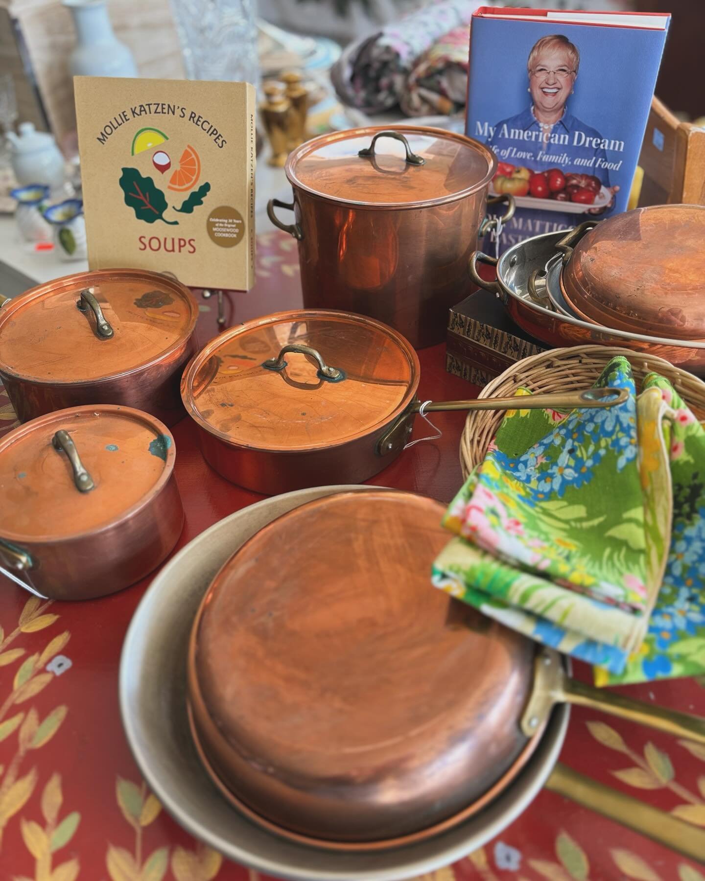 Find a penny, pick it up - all day long you&rsquo;ll have good luck. Find a darling set of vintage copper pots, pick them up - while you can! 

#copper #copperdecor #vintagecopper #coppercollectibles #thriftedkitchen #shopsecondhand #thriftedhomedeco