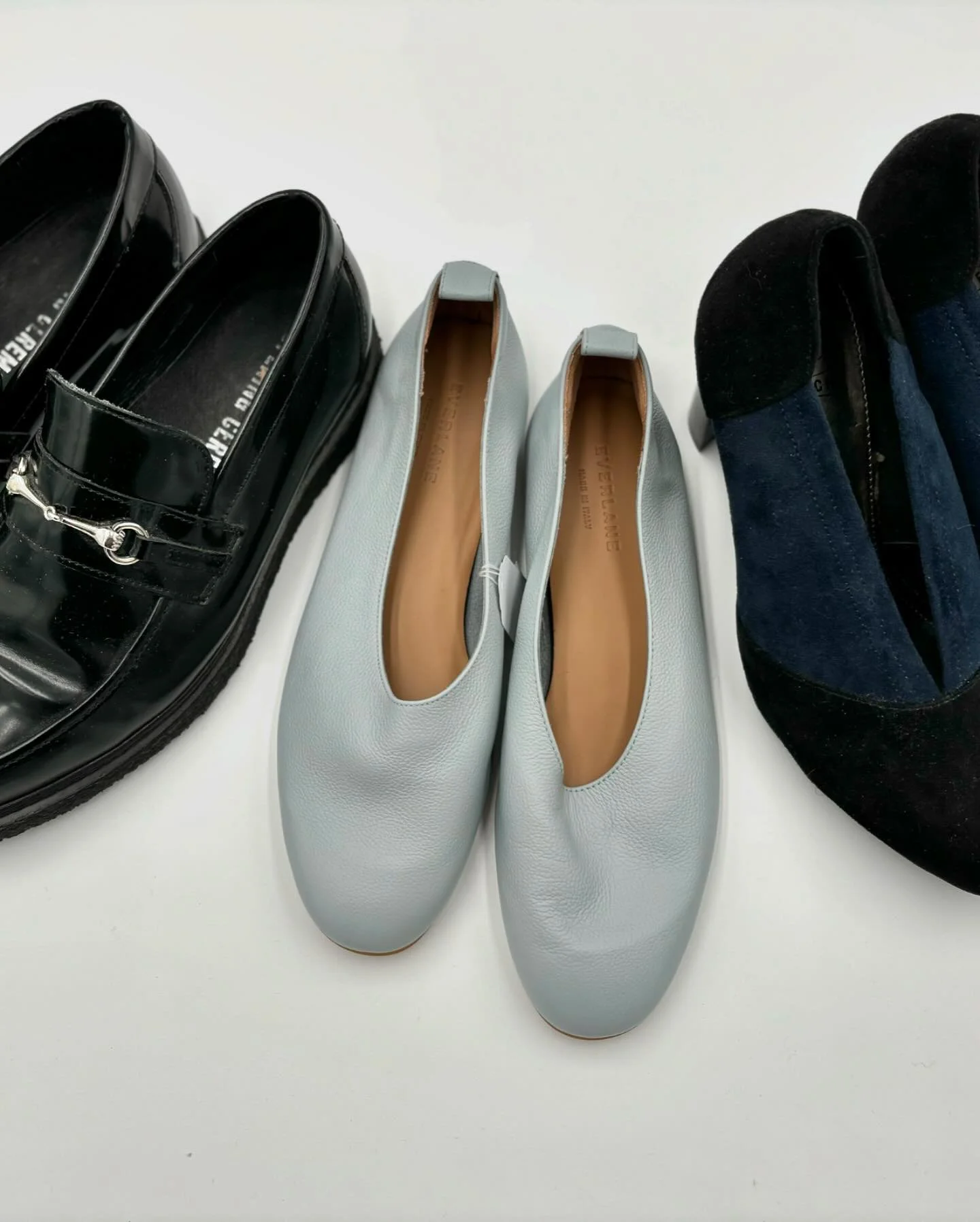 How&rsquo;s your accessory game this winter? Mine&rsquo;s thrifted. 💁🏼&zwj;♀️

#raybans #anthropologie #jcrew #burberry #brandswelove #howiworeit #fitcheck #shopsecondhand #shopsecondhandfirst #thrifted #thriftstylist #thriftedfashion #stylefiles #