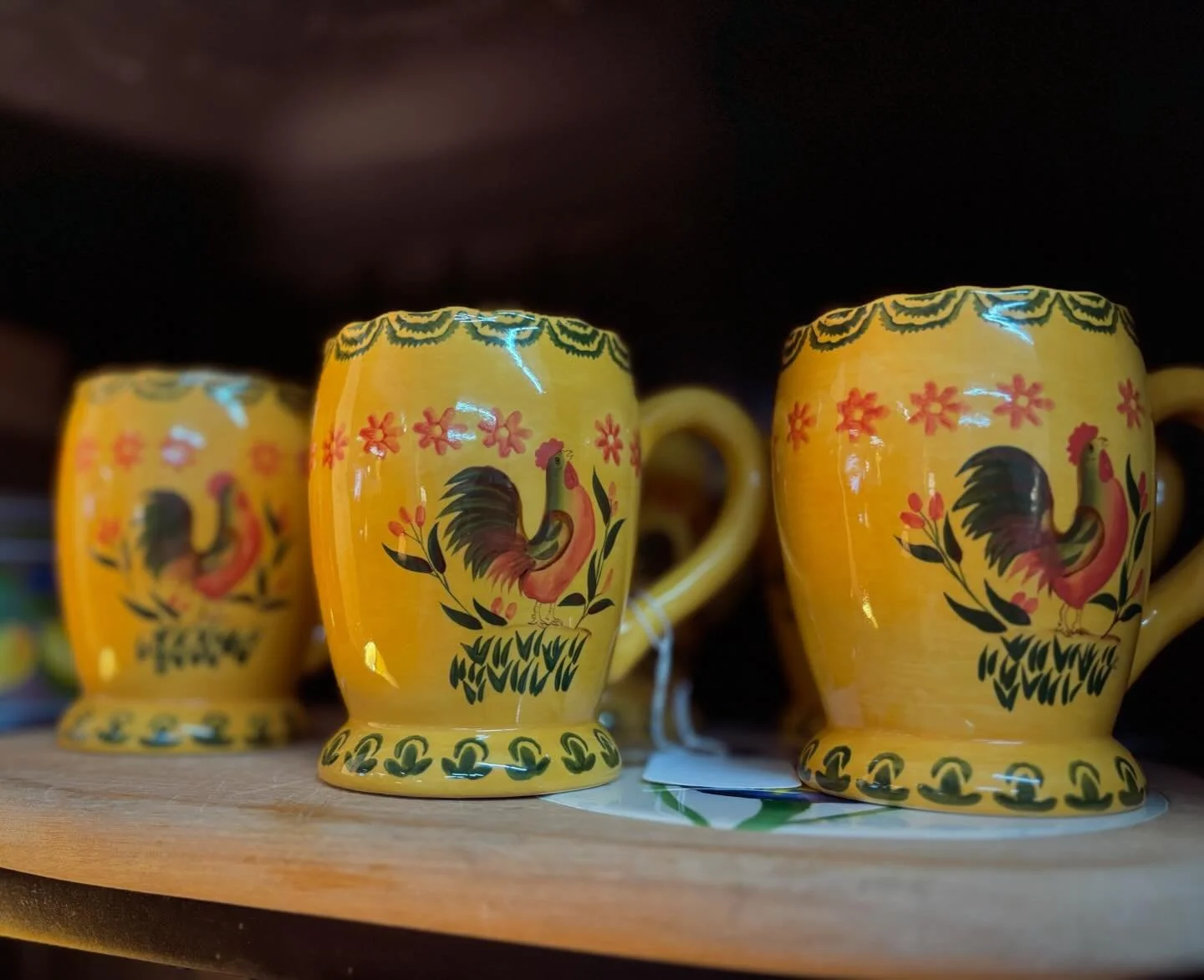 A cup of cozy for all your December gatherings ✨
Set of 6 Lillian Vernon mugs ☕️

#collectible #thrifted #thriftedhome #lillianvernon #farmhouse #farmhousekitchen #farmhousedecor #shopsecondhandfirst #comothriftshop #comothriftshopfinds #wheretoshopc