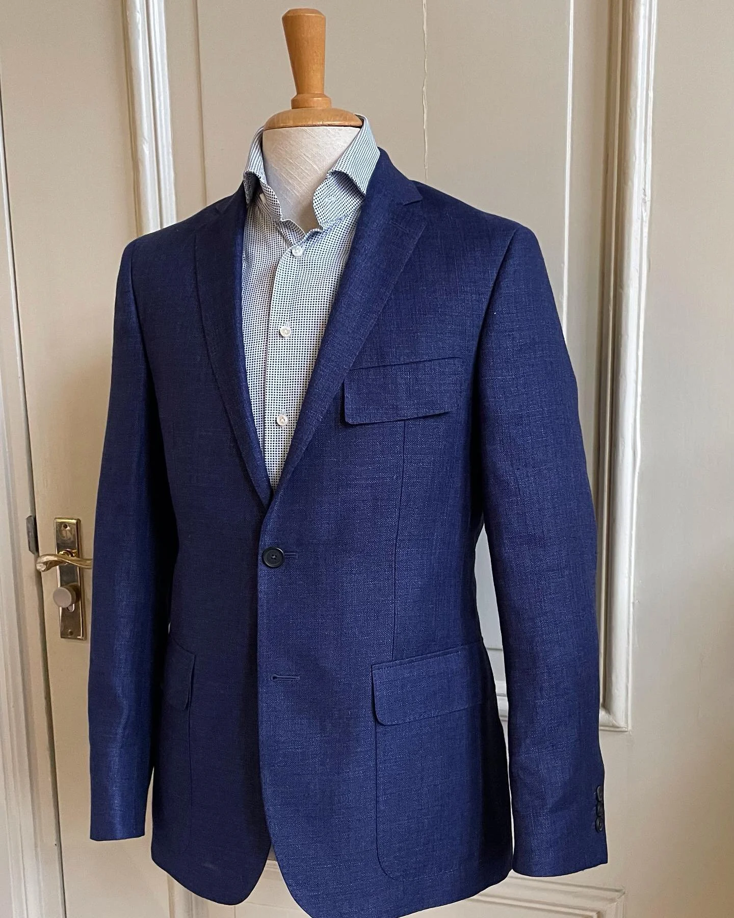Blazer in wool/silk Fabric by @dugdalebrosandco