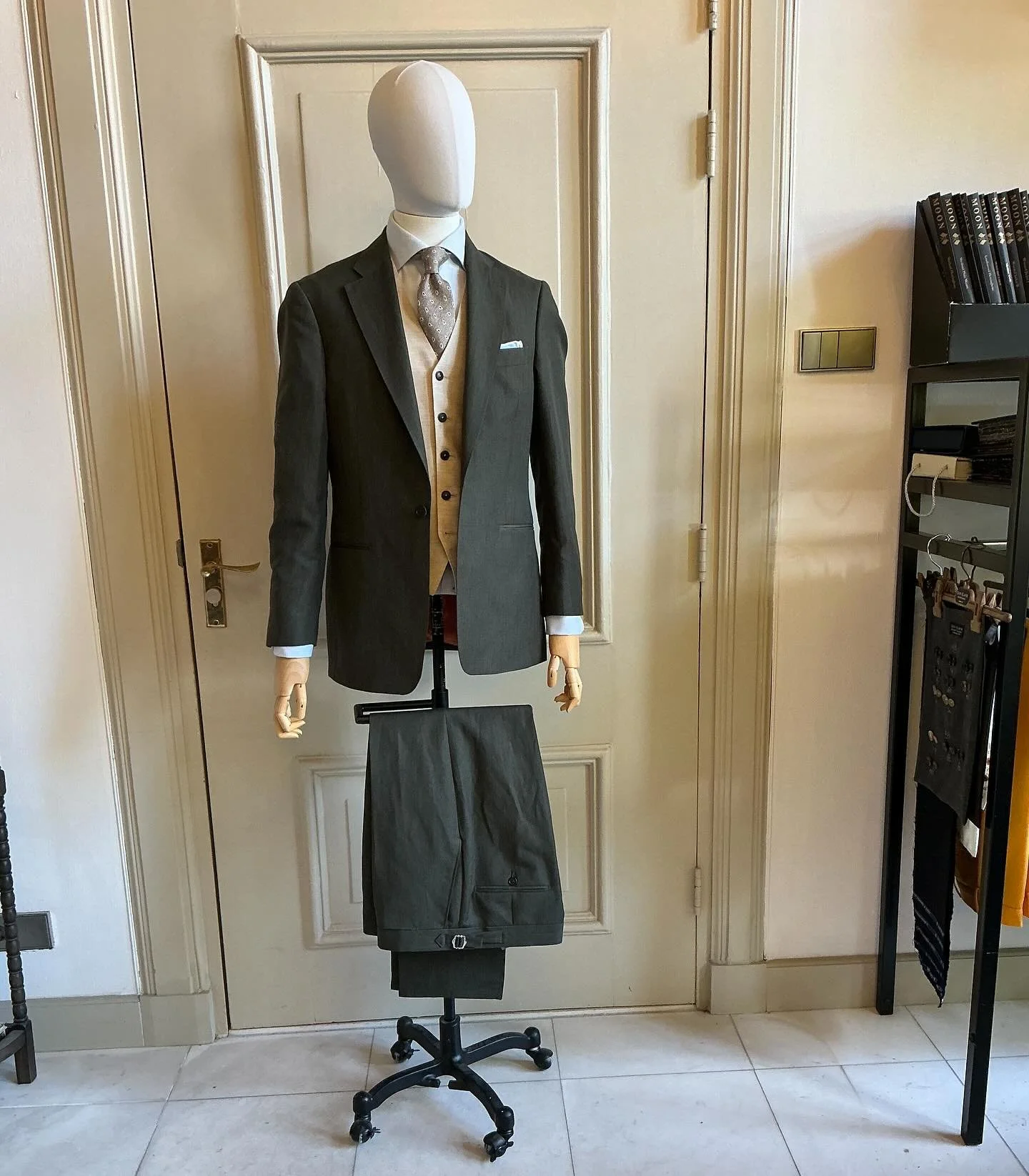 Very soft tailored but with clean shoulder Fabrics in wool &amp; linen by @drapersitaly