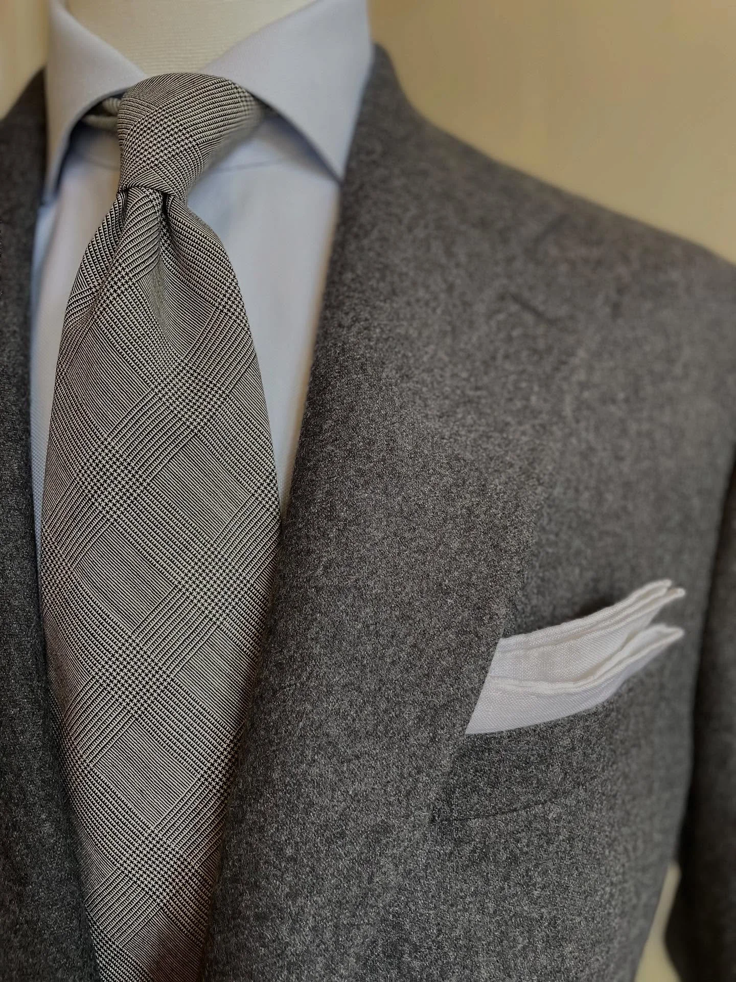 Flannel by @dugdalebrosandco Cotton shirt by @emanuelberg.official and a very nice wool &amp; cashmere tie