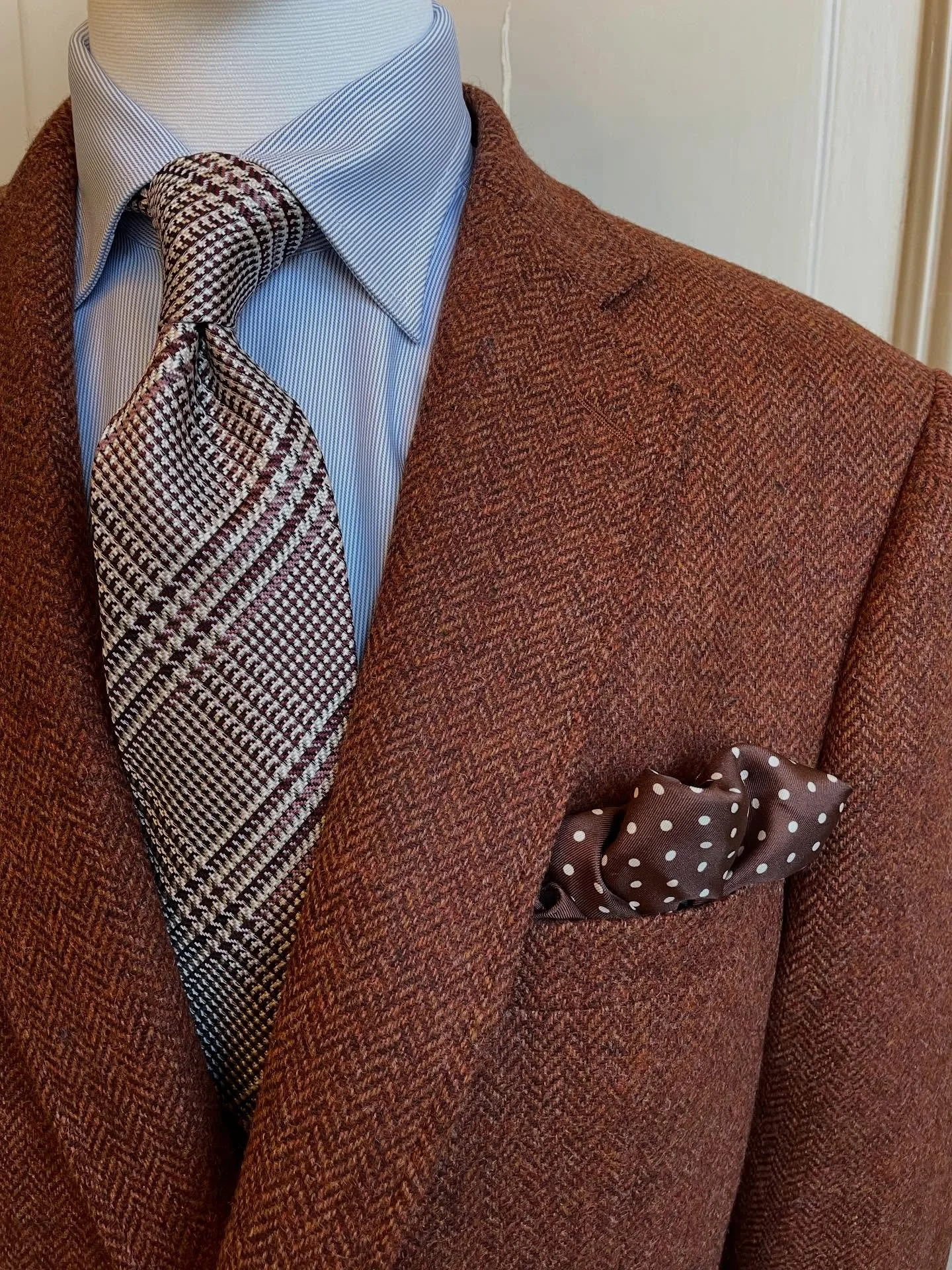Lambswool fabric and wool/silk tie