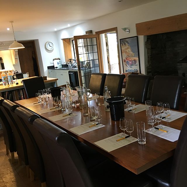 V enjoyable tasting on Saturday, lively group &amp; lots of fun in pretty #Cotswolds #Stroud - all wines went well especially the sparkling &amp; NZ Sauvignon blanc a winner with the ladies! #winetasting #wine #bollinger #cloudybay