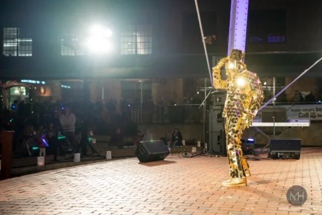 Gold Mirror Man Performing in Raleigh