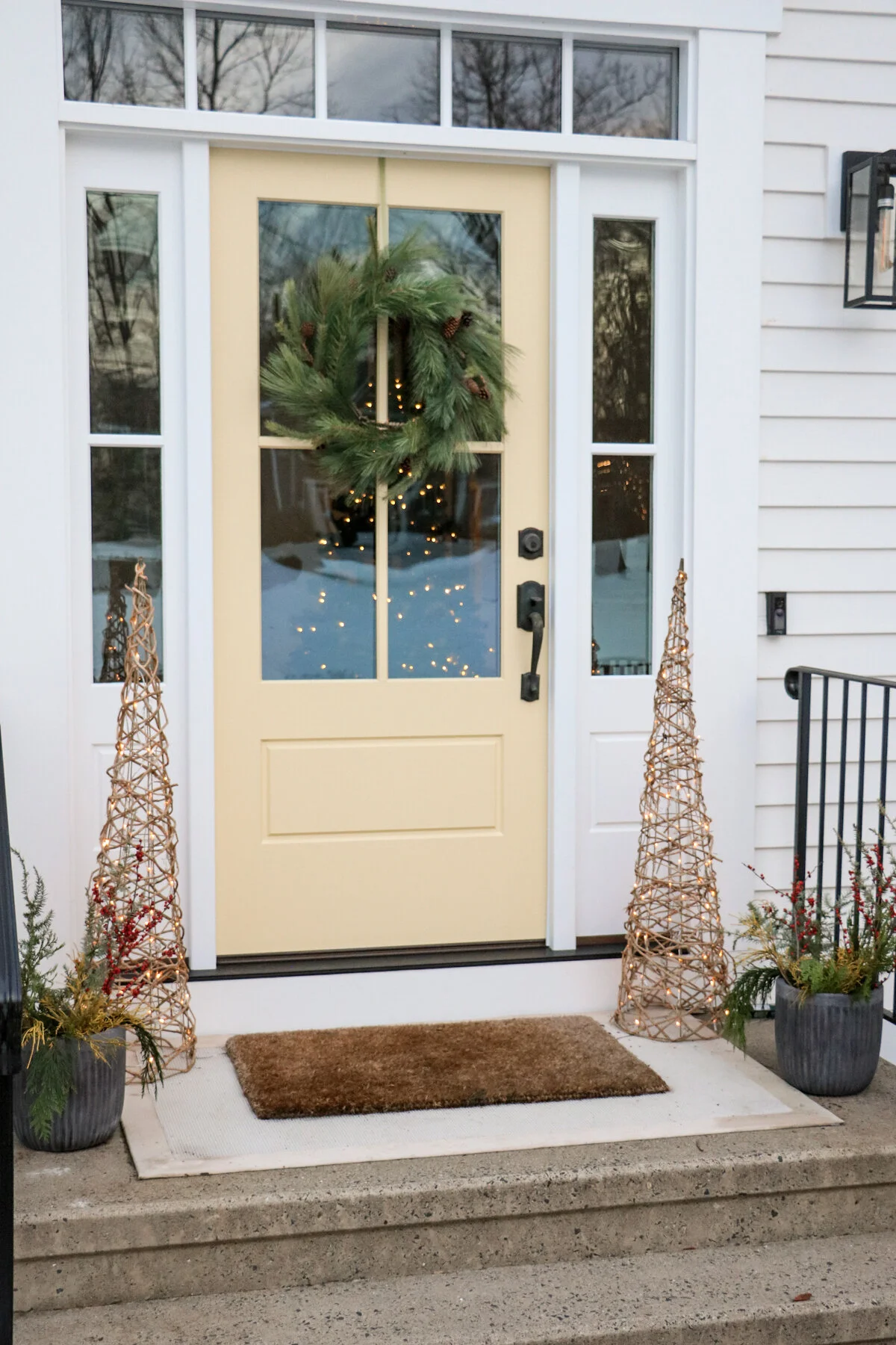 3 Ways to Style Your Doorstep For the Holiday Season