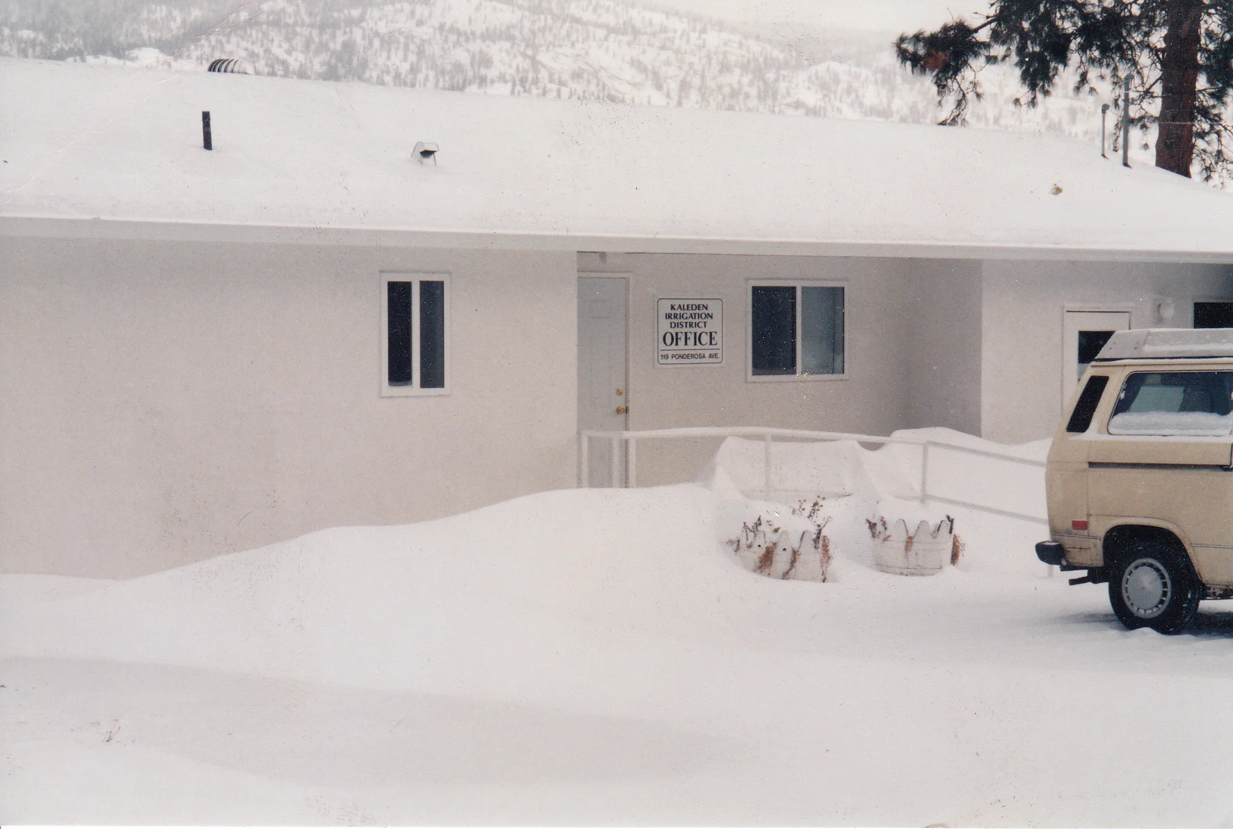 AND WE DO SOMETIMES GET SNOW !!