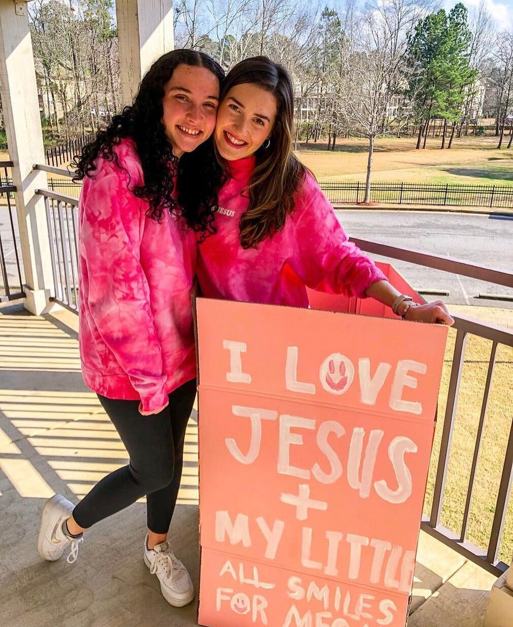 Love this sisterhood ❤️💙❤️💙

#alphadeltachi #christiansisters #christiansisterhood #sorority #sororitylife #&Alpha;&Delta;&Chi;