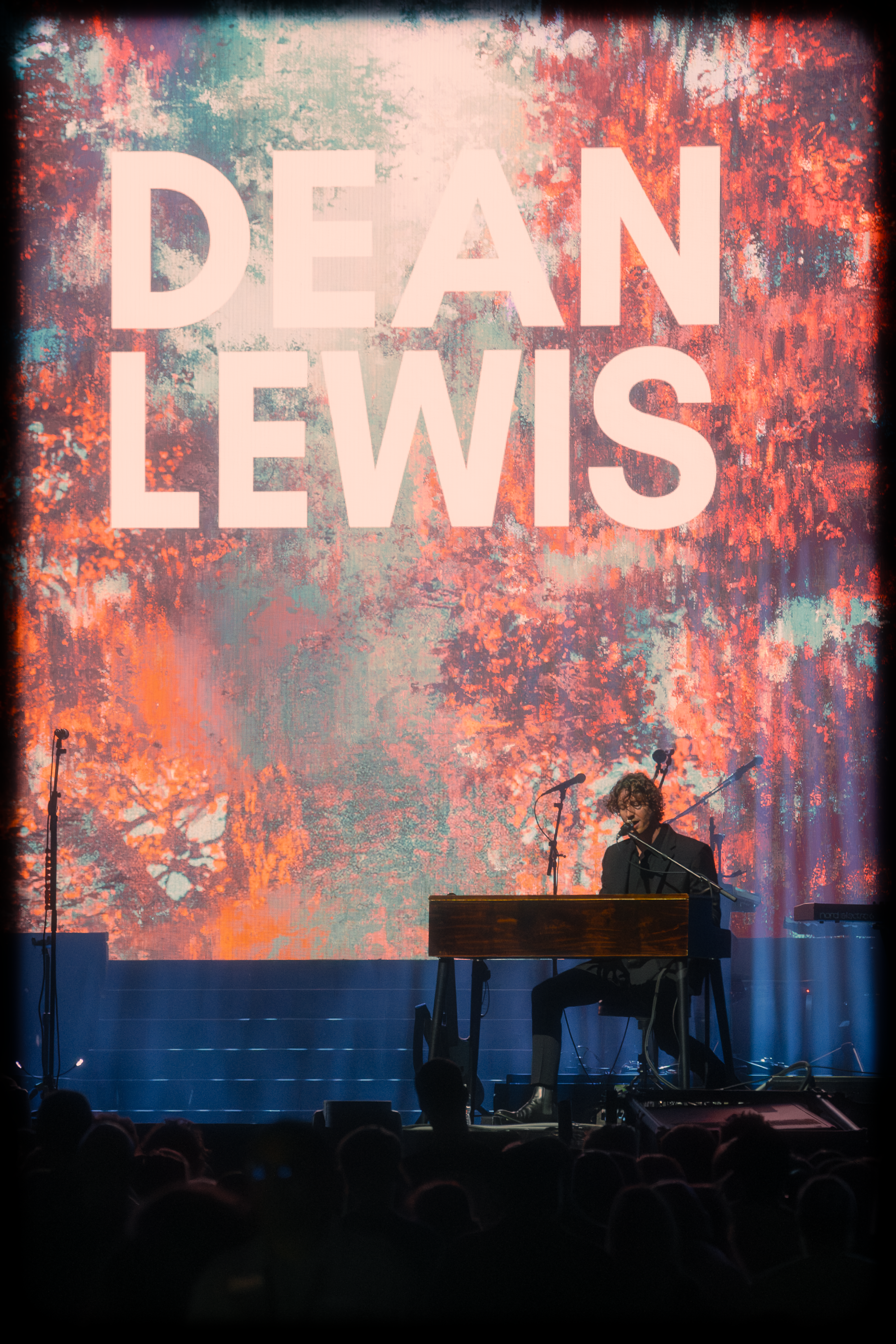Dean Lewis -5.png