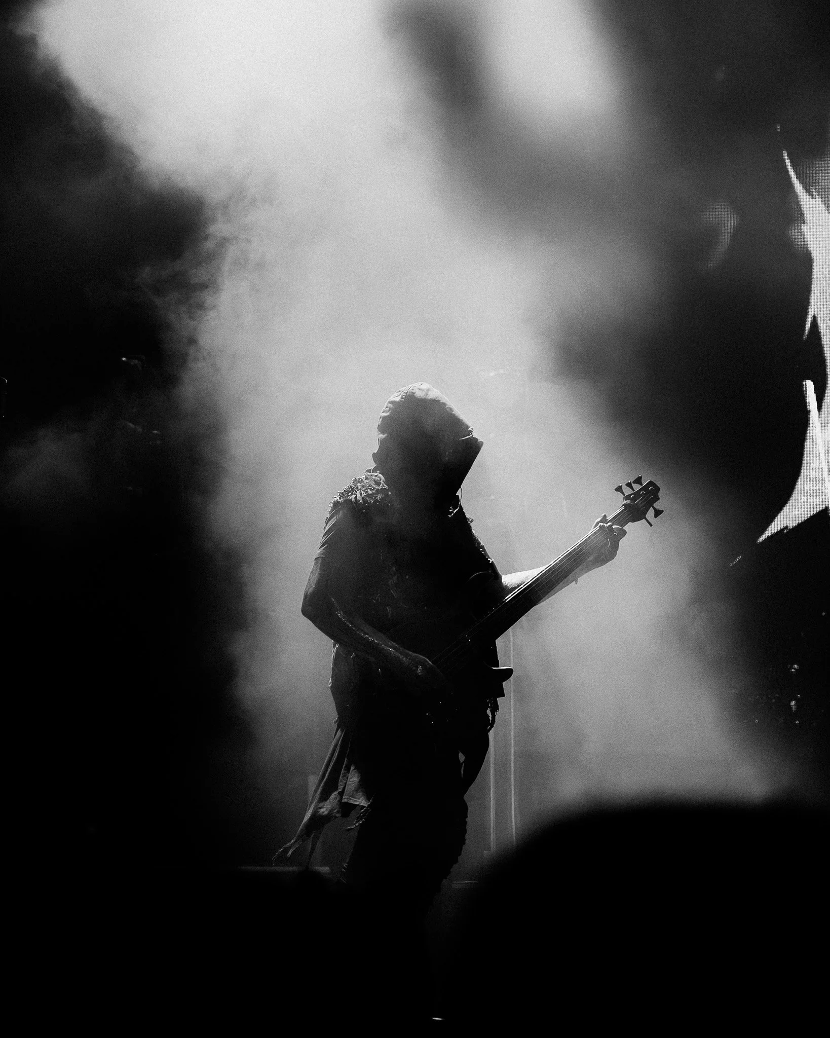2509023_DARK DIVINE_2510.jpg