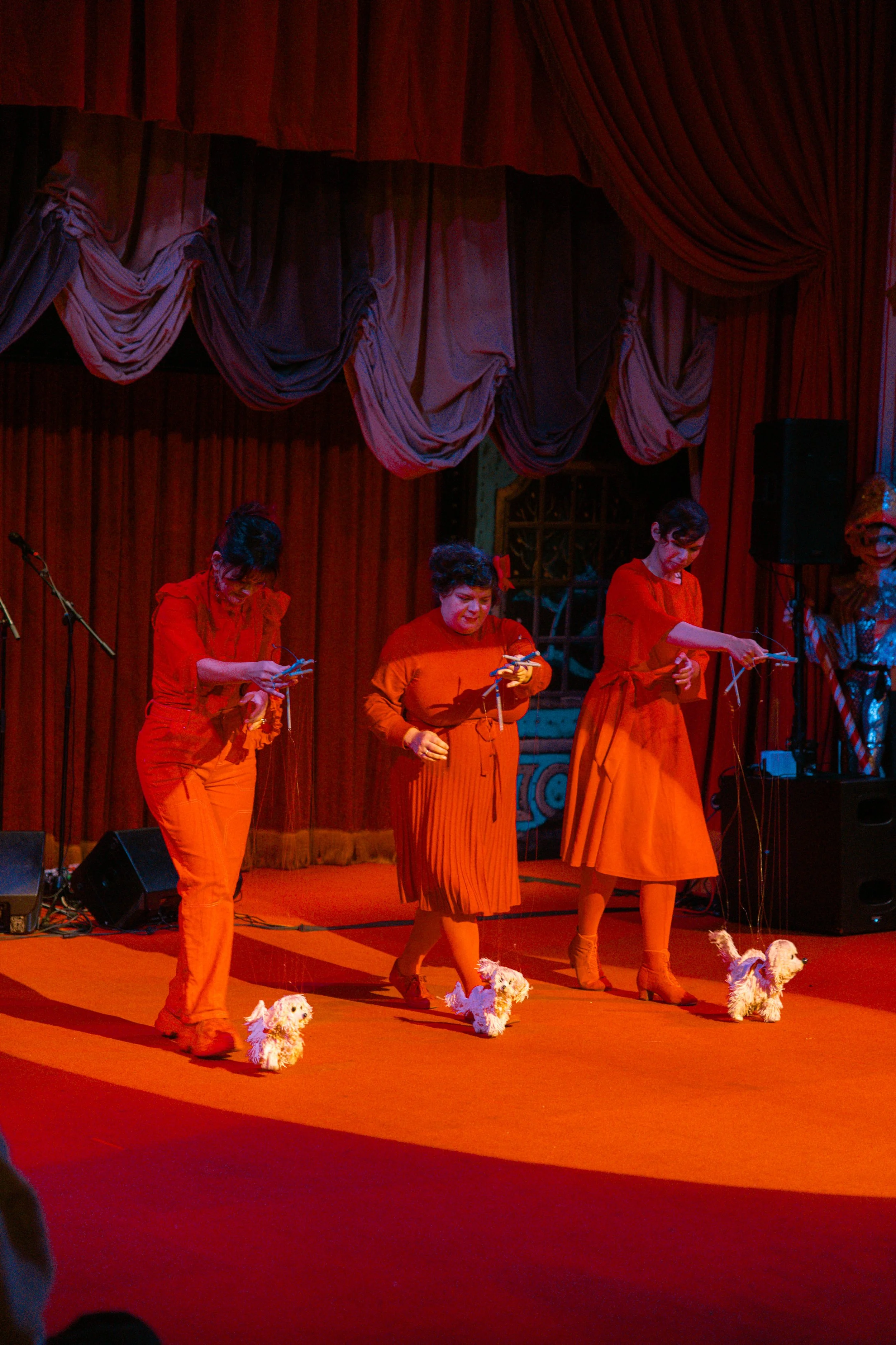 carolinerose-bobbakertheatre-danielabuvat-3.jpg