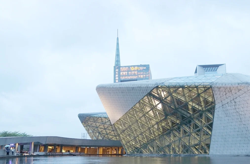 zaha-hadid-2426093_1280.jpg