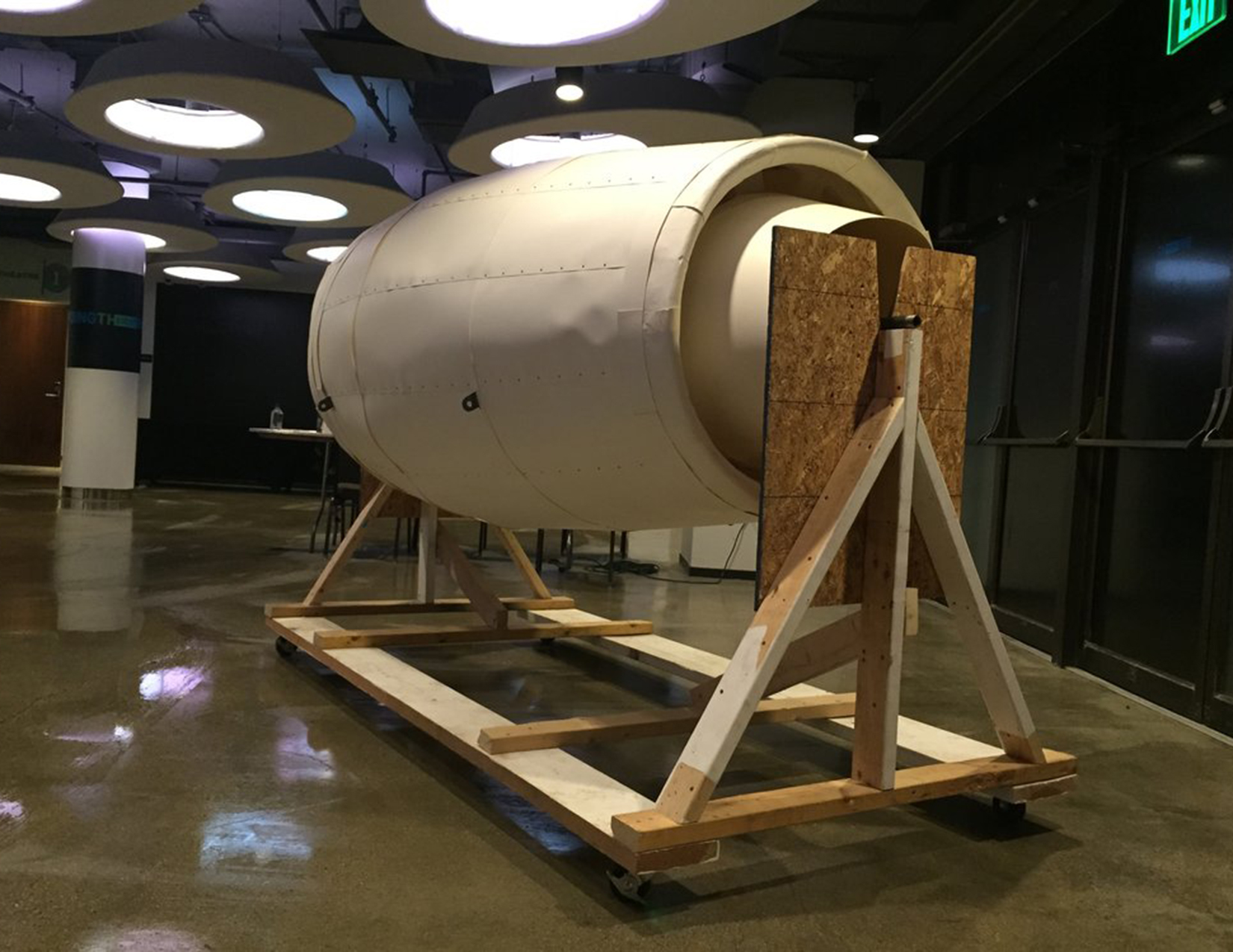 The Jet Engine arrives at the venue.