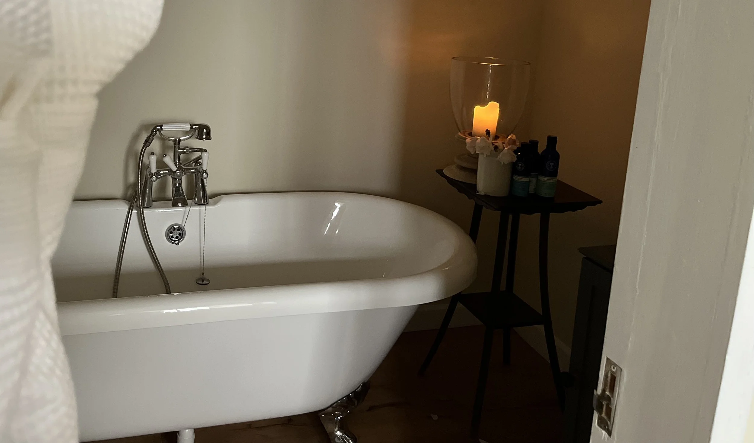 Oak En-Suite Bath.jpeg