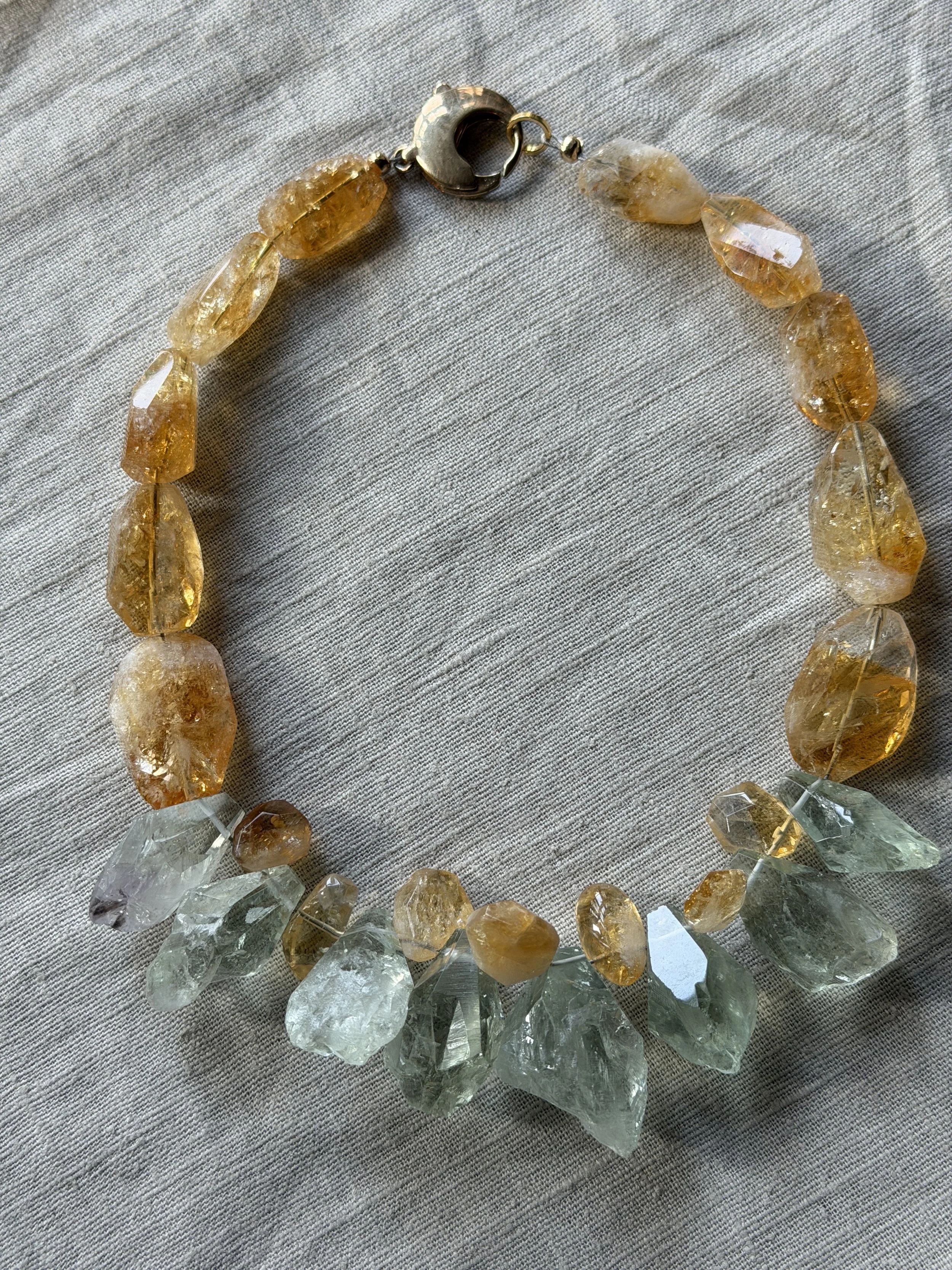 Prachtige ruwe Aquamarijn met Citrien.