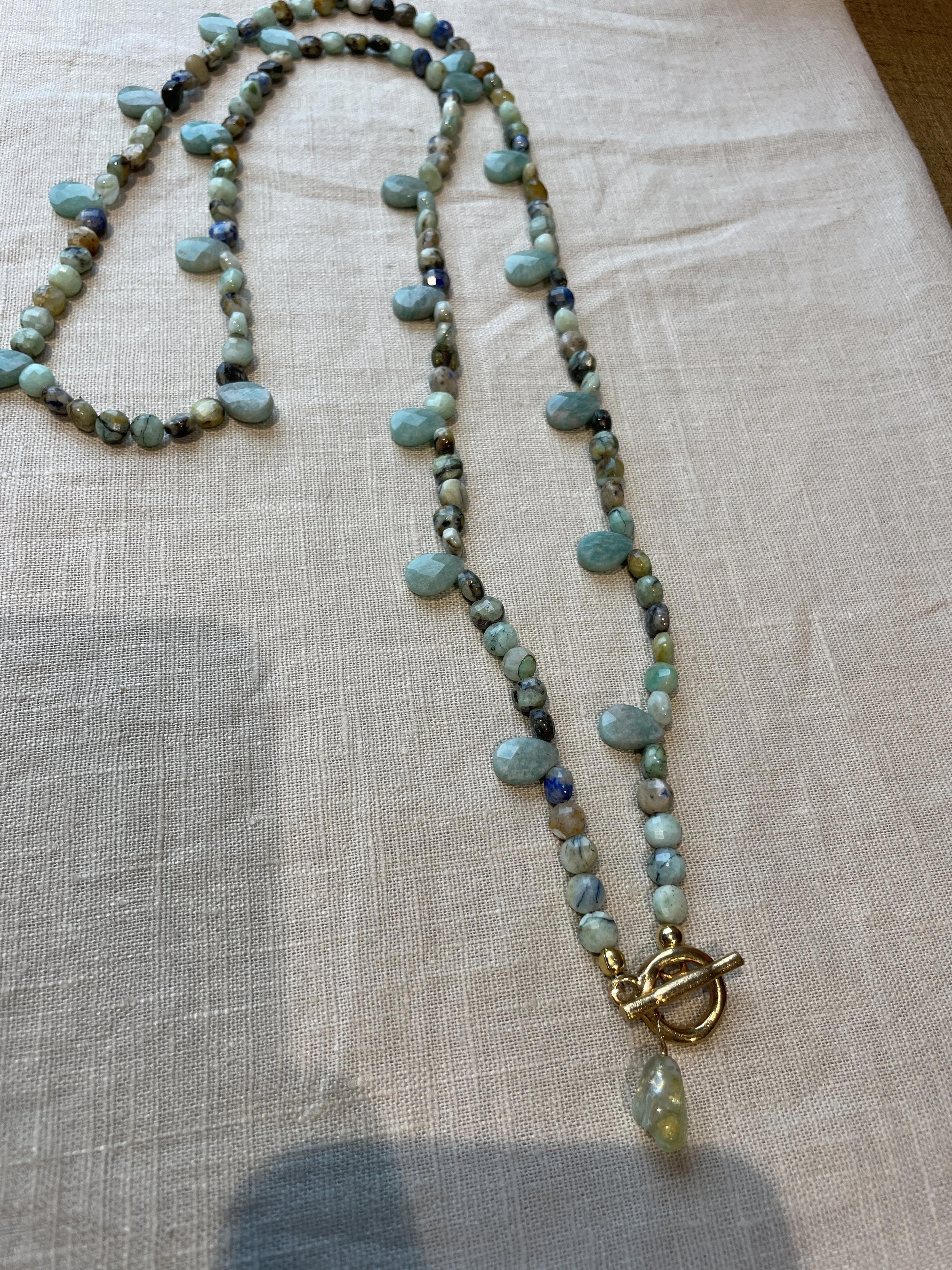 Amazoniet ketting met brioletjes.