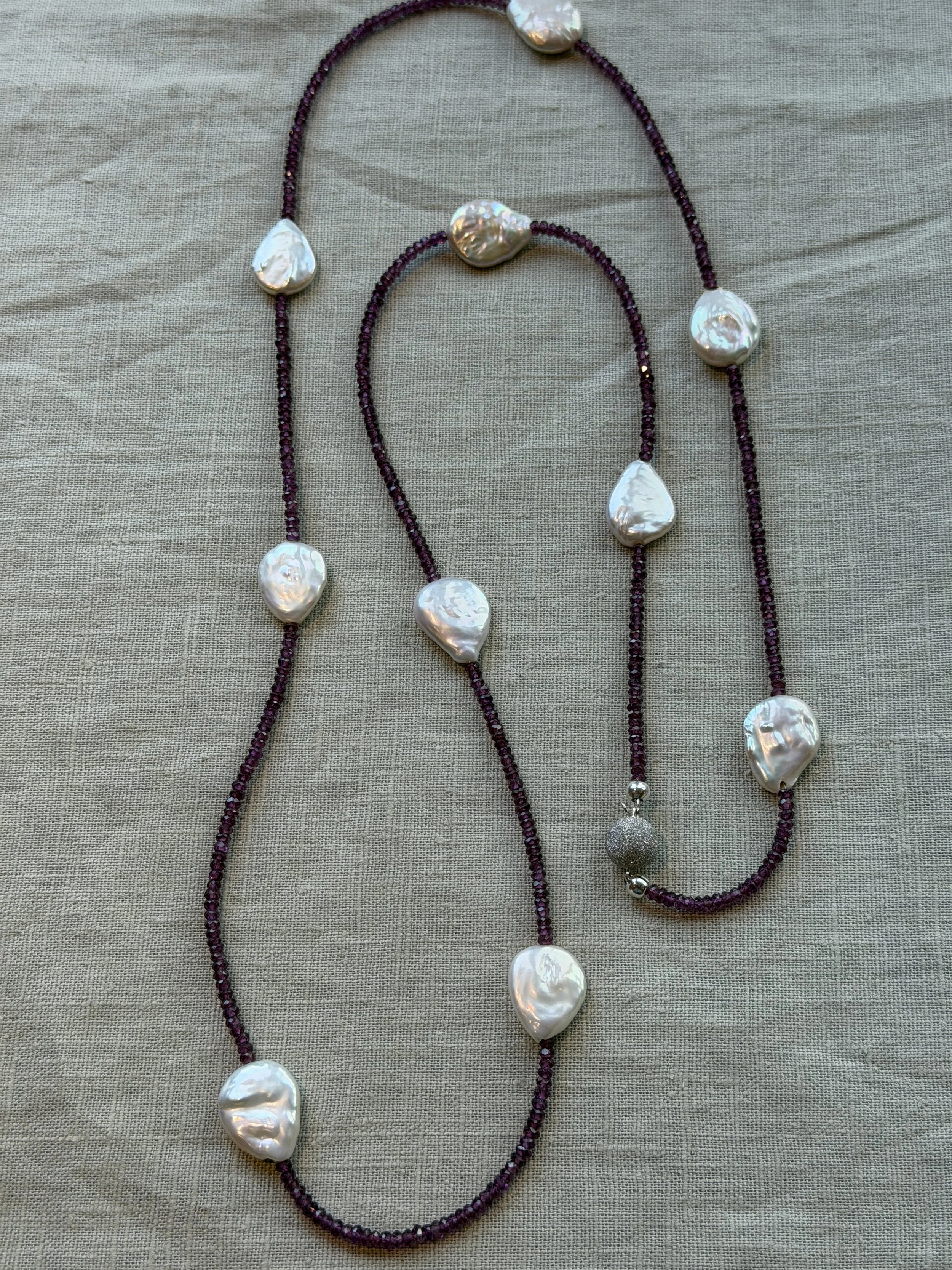 Tourmalijn met parels.