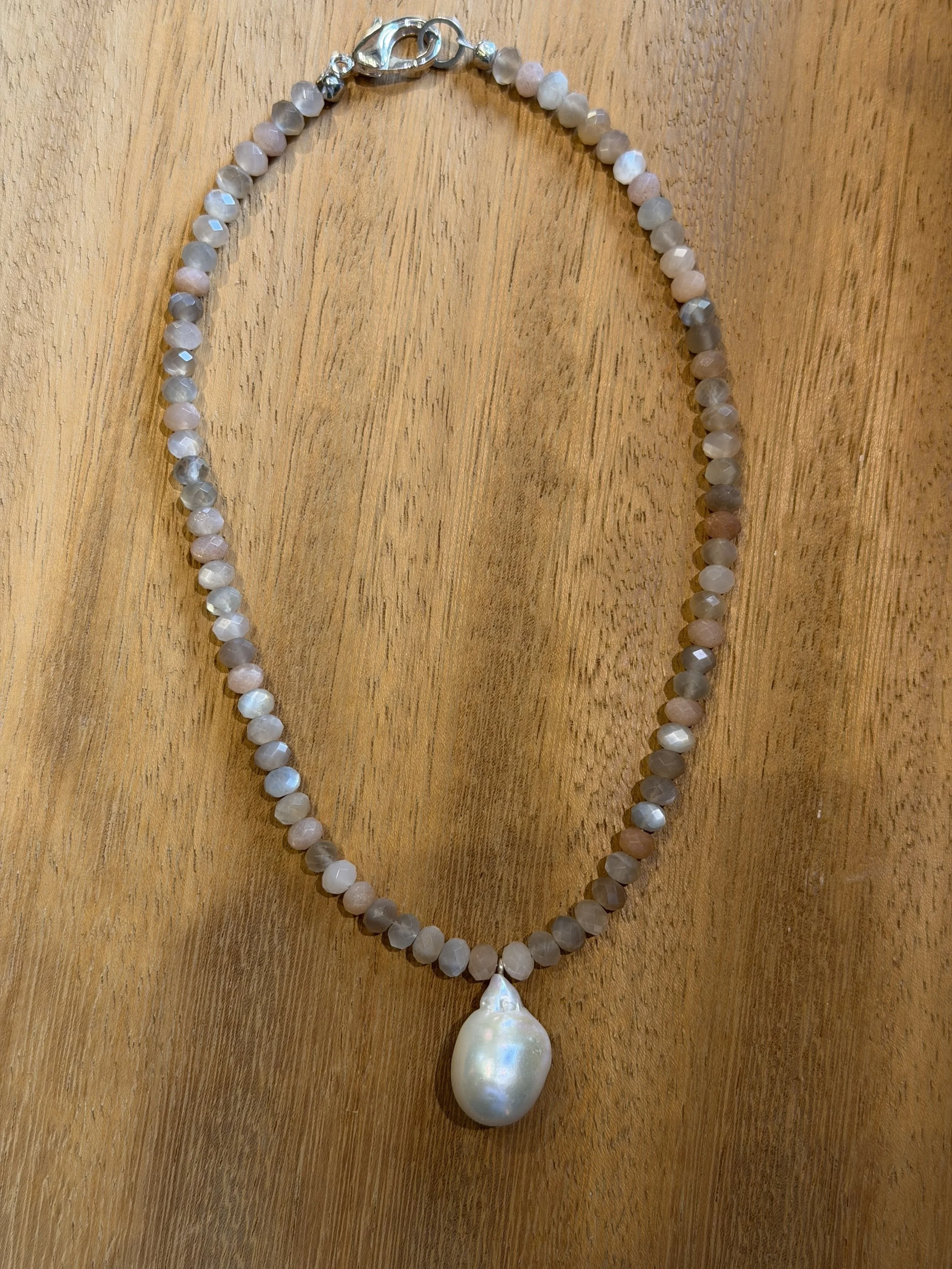 Maansteen ketting met Wilde parel.