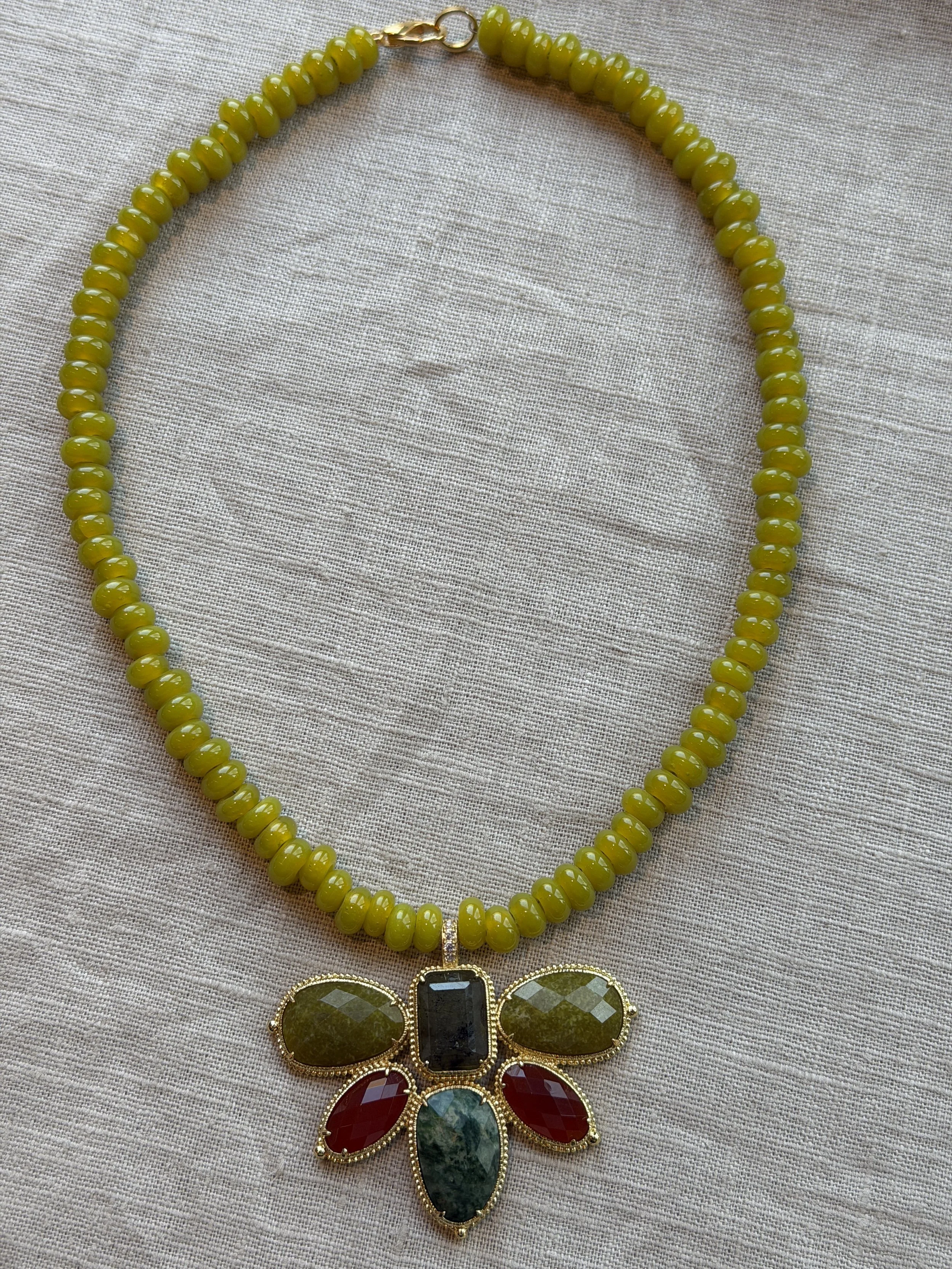 Ketting glaskralen met hanger