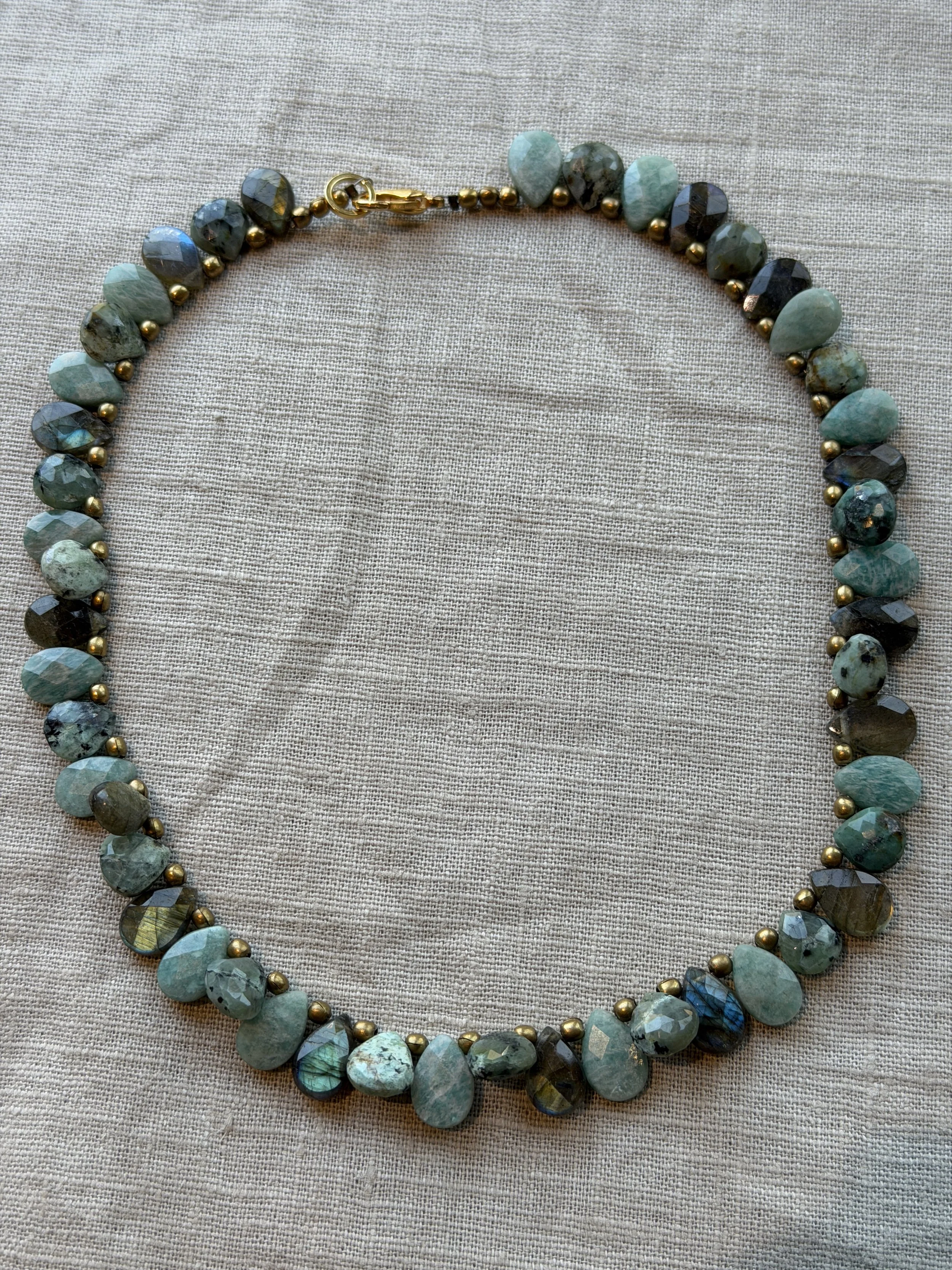 Ketting van Labradoriet, Turquoise en Amazoniet brioletjes