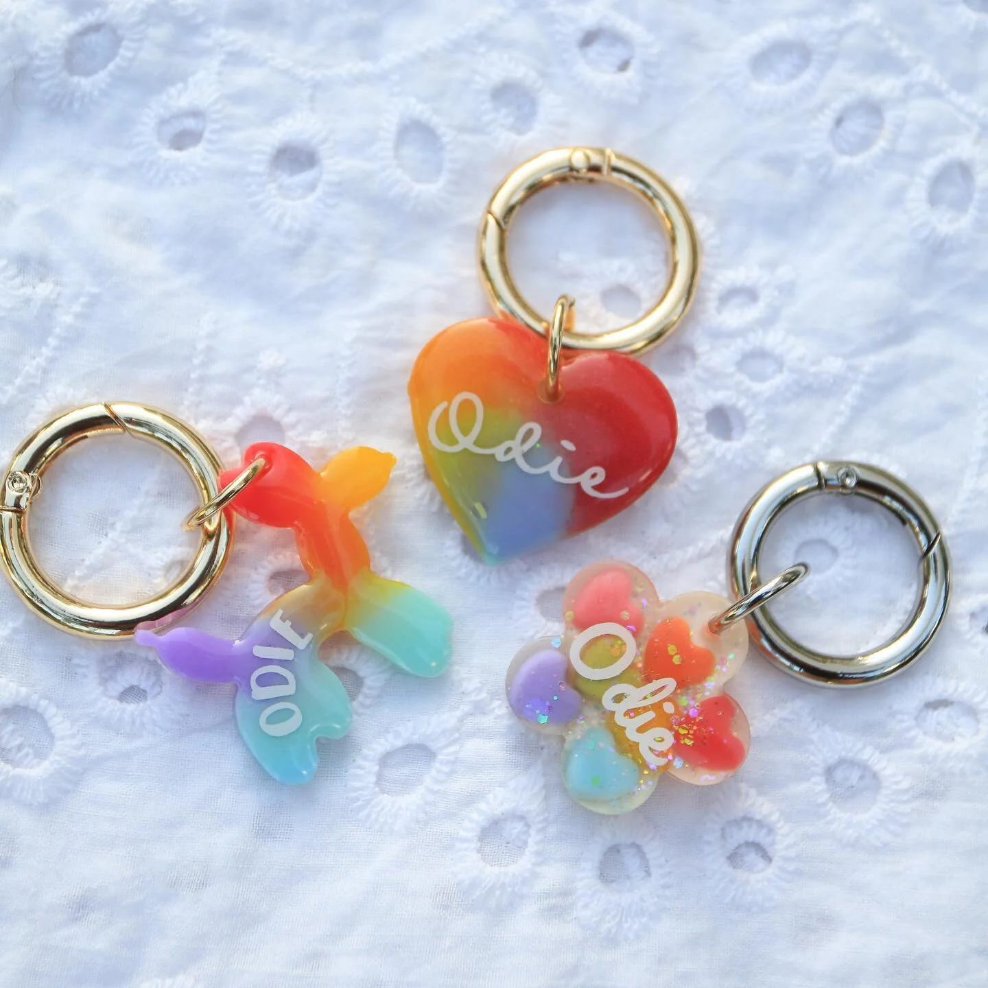 Enjoy Odie&rsquo;s rainbows to get your week started! #happymonday 

.
.
.
.
.
.
.
.
#yourmories #sgpets #singaporedogs #singaporecats #sgdogs #sgpuppy #sgcats #pettags #customizepettag #customizedogtags #singapawrean #toocutepetclub #sgresinart #sin