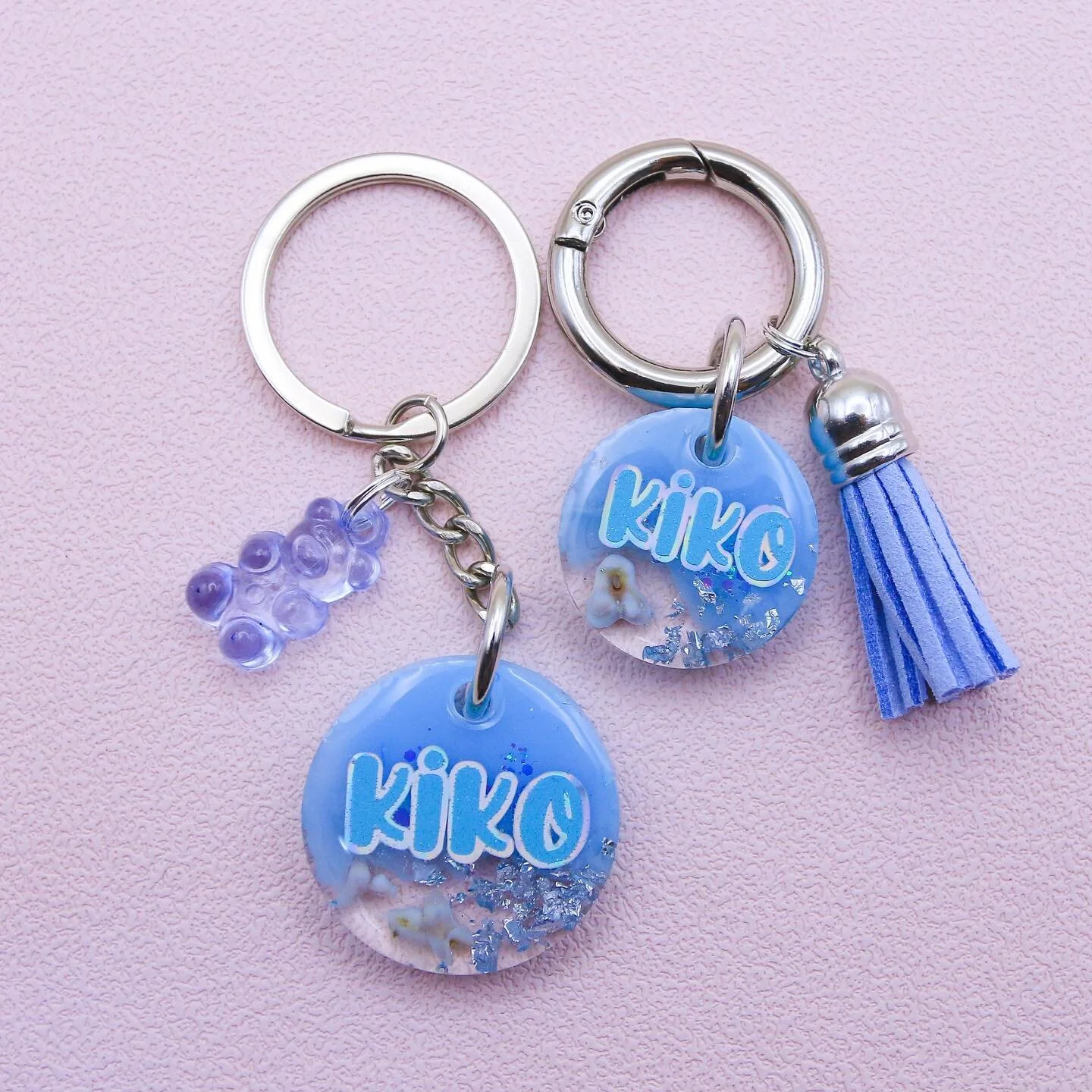 Kiko&rsquo;s sky blue tooth tag is so cute and is matchy with momma too! We have multiple ways of designing your baby&rsquo;s chompers so you can keep them with you all the time. Let us know if you have ideas or questions! #babytooth #puppytooth 
.
.