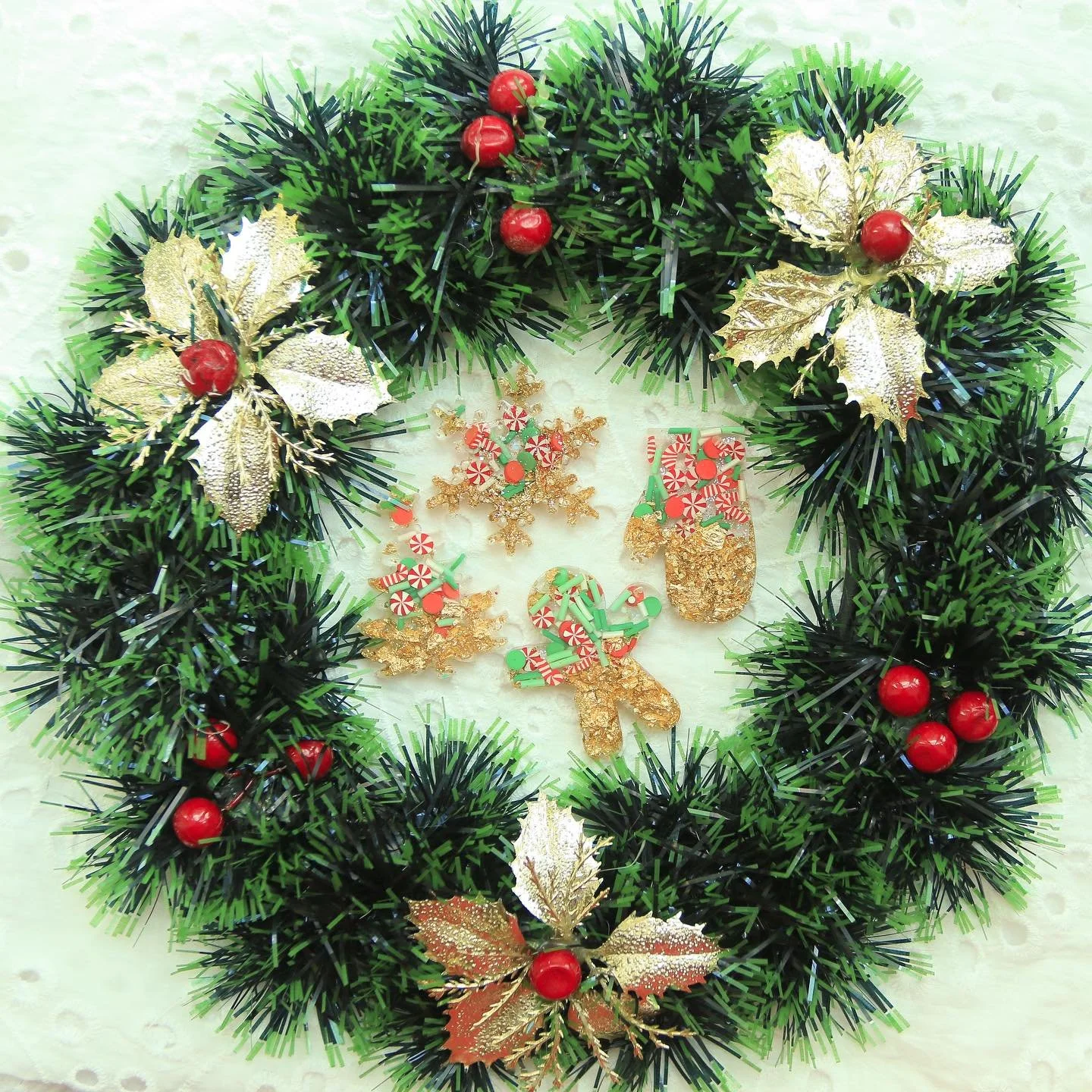 Introducing the 2023 𝘾𝙝𝙧𝙞𝙨𝙩𝙢𝙖𝙨 𝘾𝙤𝙡𝙡𝙚𝙘𝙩𝙞𝙤𝙣! This collection embodies the spirit of gratitude and the joy of giving! This year, we offer two delightful color themes and four charming shapes for you to choose from.

I've carefully cur