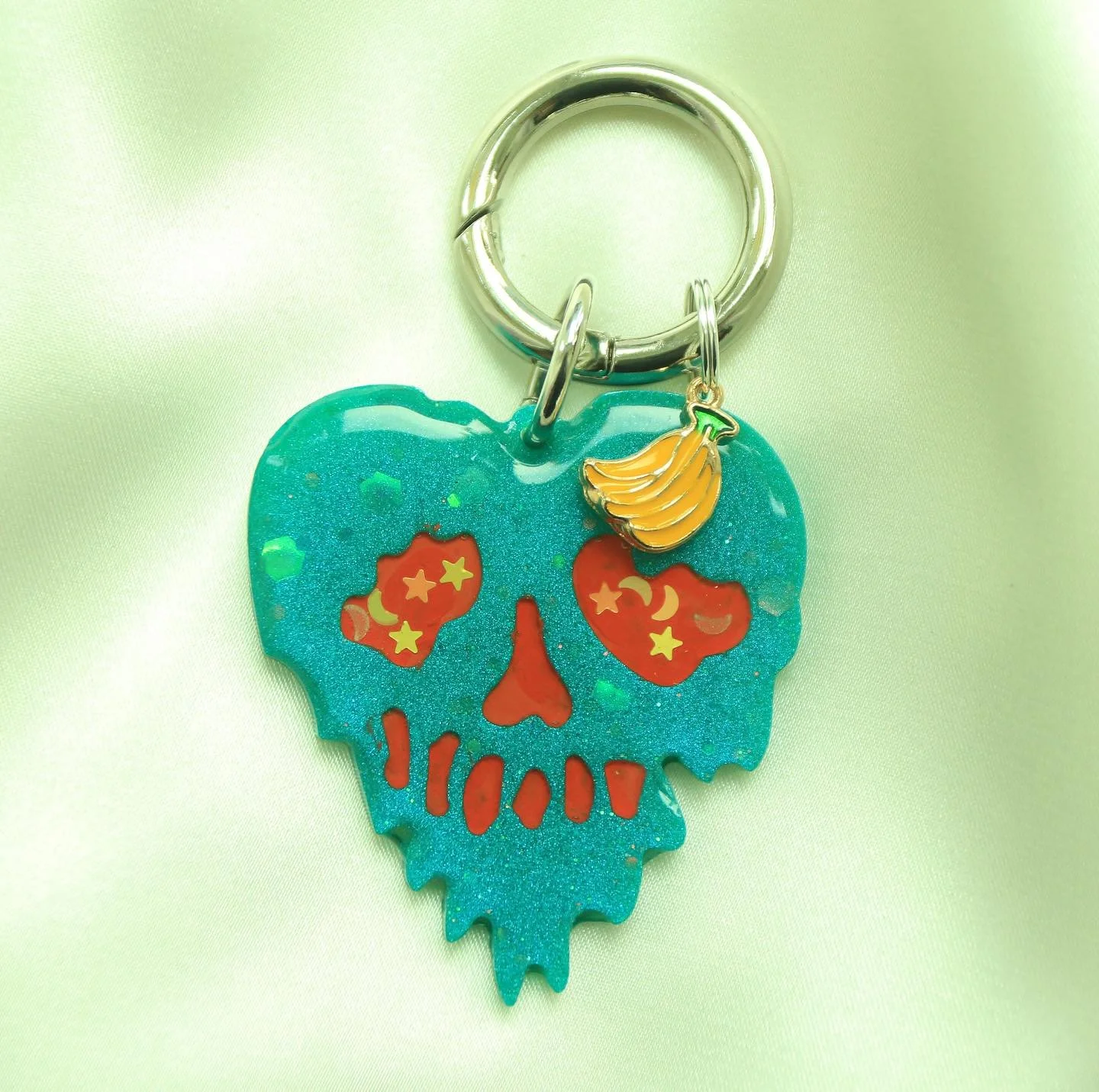 Skulls don&rsquo;t just mean death, it symbolizes the struggles through life and how far you&rsquo;ve come. It&rsquo;s a great reminder to protect your spiritual self. 

𝙏𝙃𝙀 𝘽𝙊𝙊 𝙎𝙆𝙐𝙇𝙇𝙎
4.5x5cm

.
.
.
.
.
.
.
.
.
#yourmories #yourmemories 